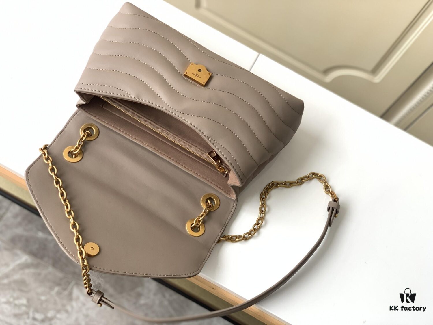 LV NEW WAVE Coffee Chain Bag with V-Quilting 58550