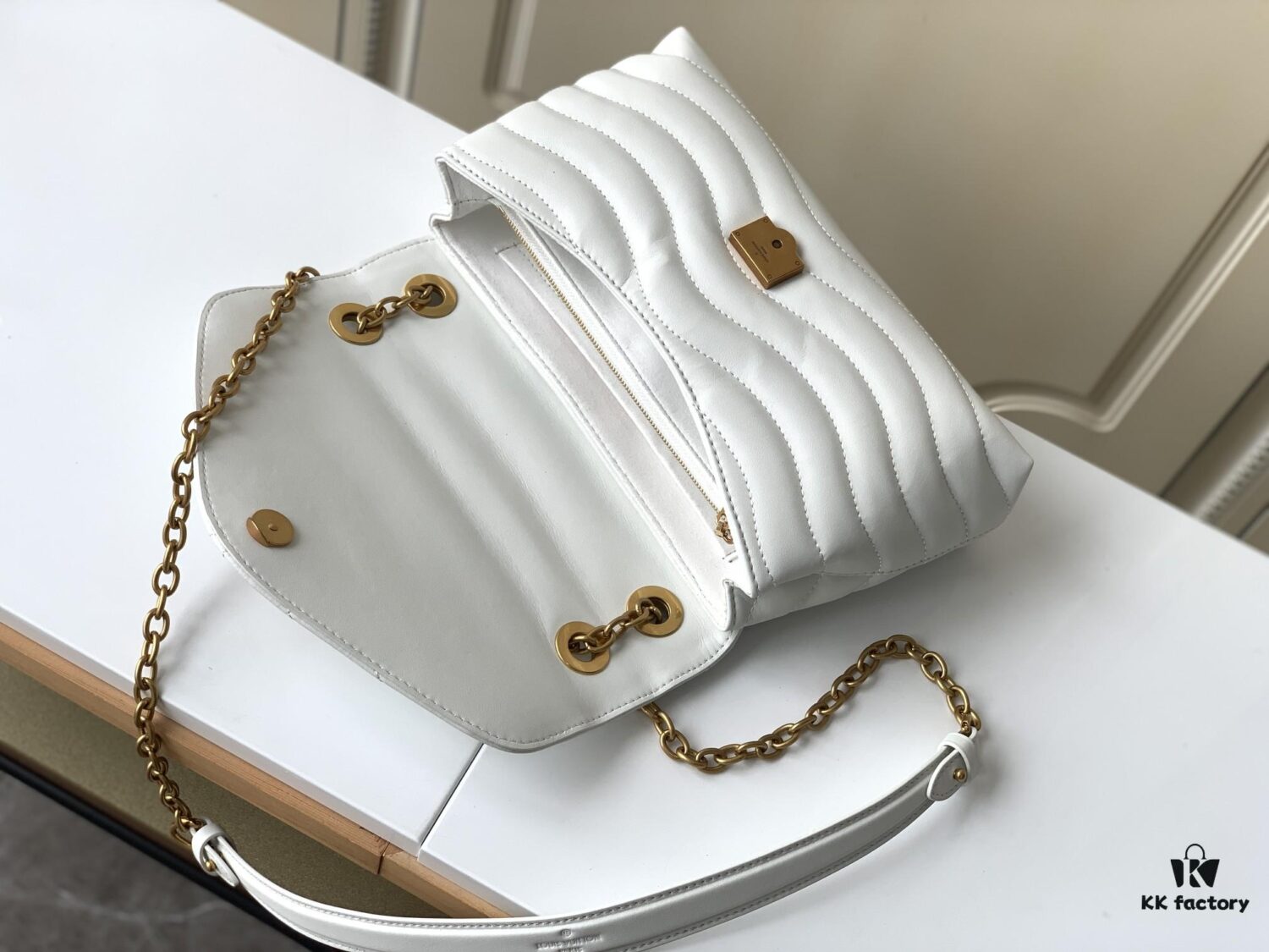 LV NEW WAVE Chain Bag with V-Shape Quilting, Fold-Over Closure and Multiple Compartments