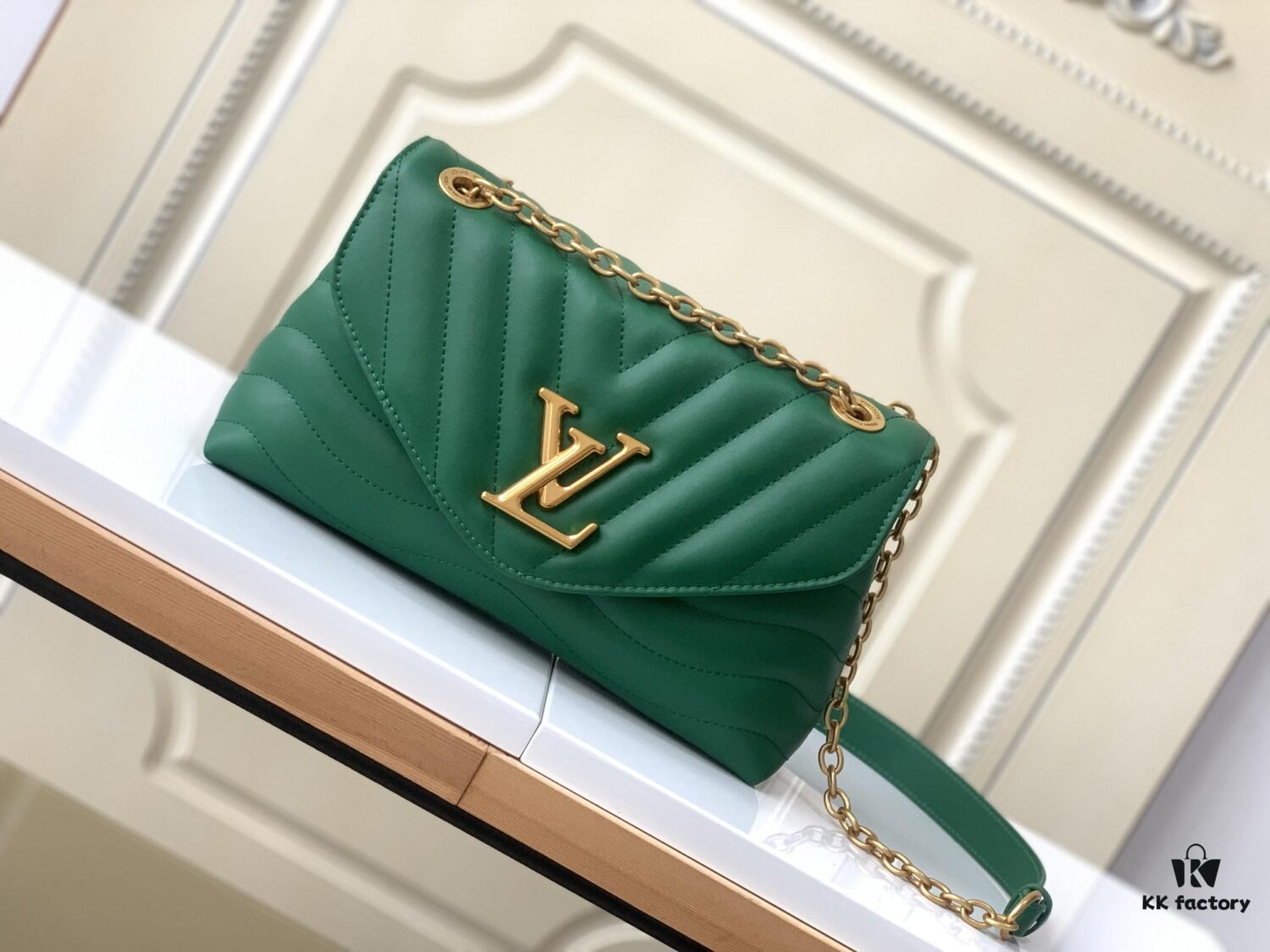 LV NEW WAVE Chain Bag V-Quilting Handbag M58664 Green 58552 Black 58552 Apricot Yellow 58549 White 58550 Coffee 58664 Green 58553 Rose Red