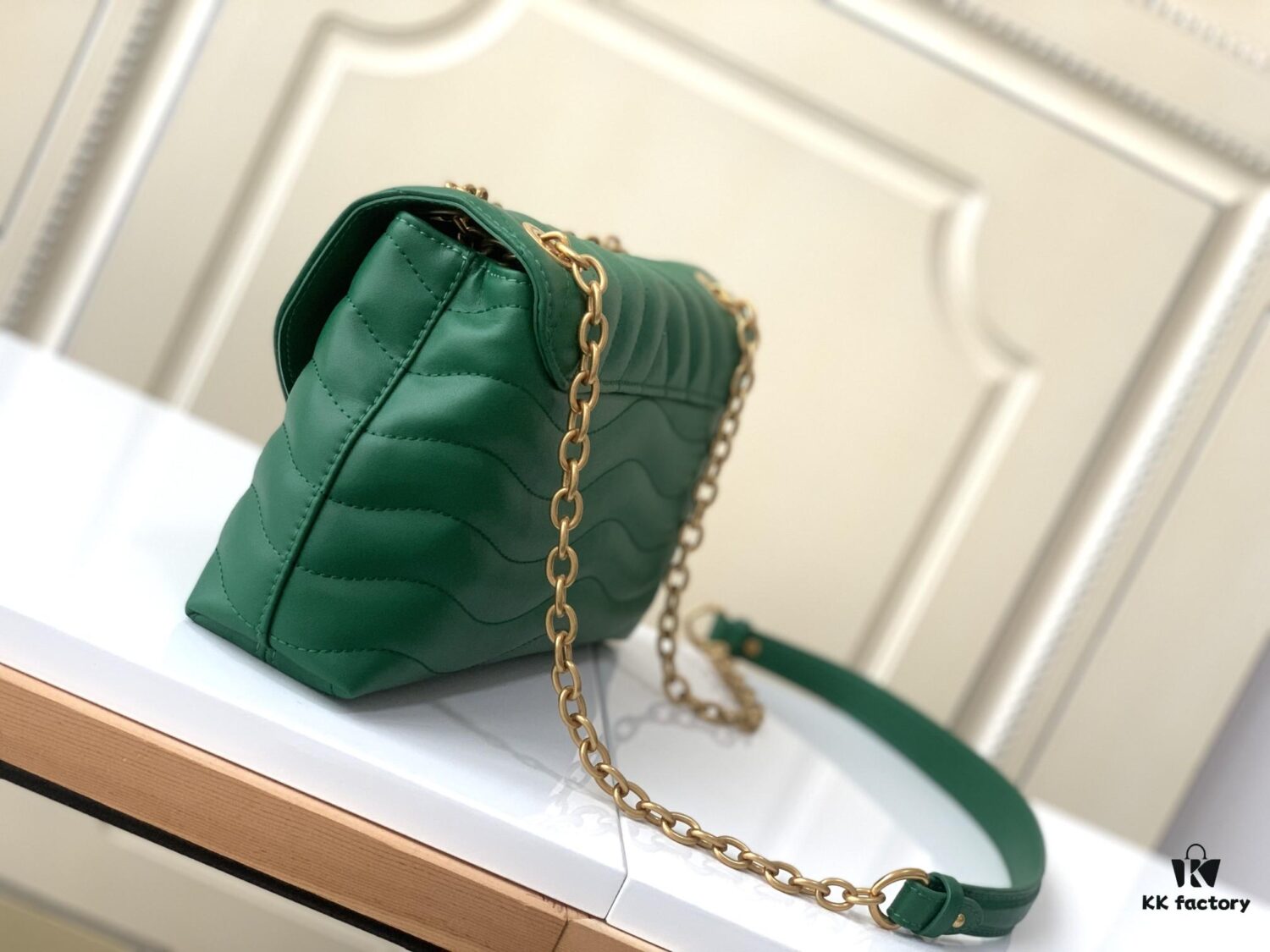 LV NEW WAVE Chain Bag V-Quilting Handbag M58664 Green 58552 Black 58552 Apricot Yellow 58549 White 58550 Coffee 58664 Green 58553 Rose Red