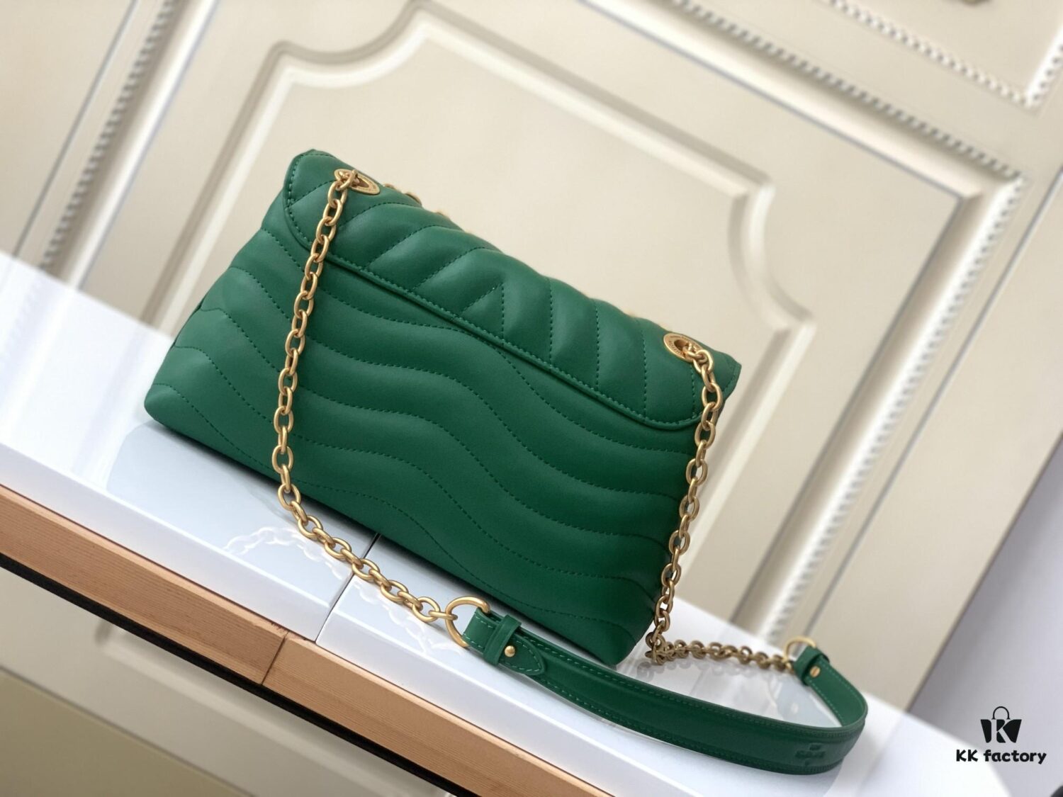 LV NEW WAVE Chain Bag V-Quilting Handbag M58664 Green 58552 Black 58552 Apricot Yellow 58549 White 58550 Coffee 58664 Green 58553 Rose Red