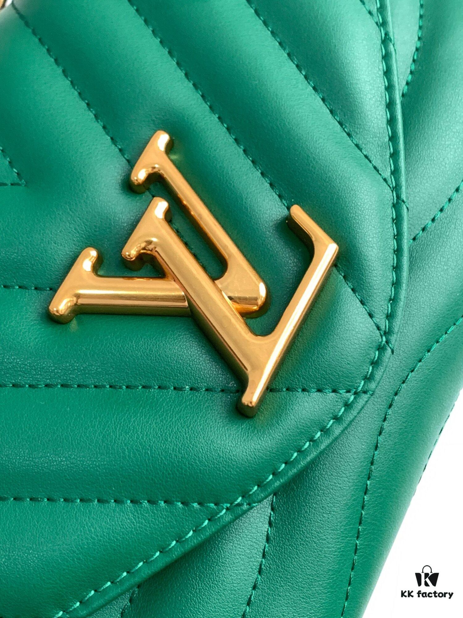 LV NEW WAVE Chain Bag V-Quilting Handbag M58664 Green 58552 Black 58552 Apricot Yellow 58549 White 58550 Coffee 58664 Green 58553 Rose Red