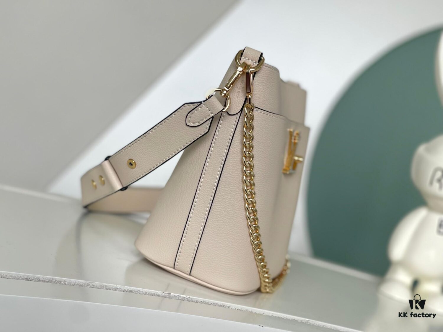 Haivan Official Solo Real Shot Full Leather Bucket Bag Chain Bag Series Lock and Walk Handbag M24006 Black M24638 White M24165 Brown