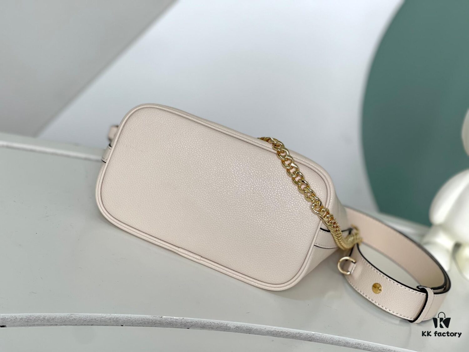 Haivan Official Solo Real Shot Full Leather Bucket Bag Chain Bag Series Lock and Walk Handbag M24006 Black M24638 White M24165 Brown