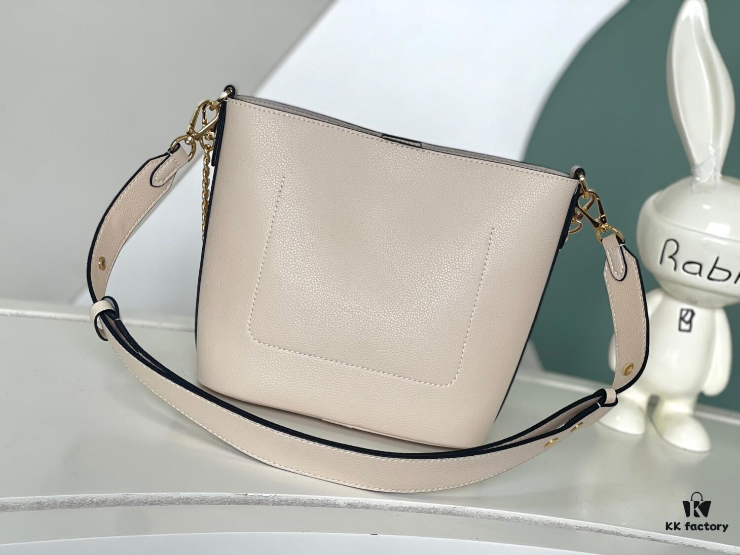 Haivan Official Solo Real Shot Full Leather Bucket Bag Chain Bag Series Lock and Walk Handbag M24006 Black M24638 White M24165 Brown