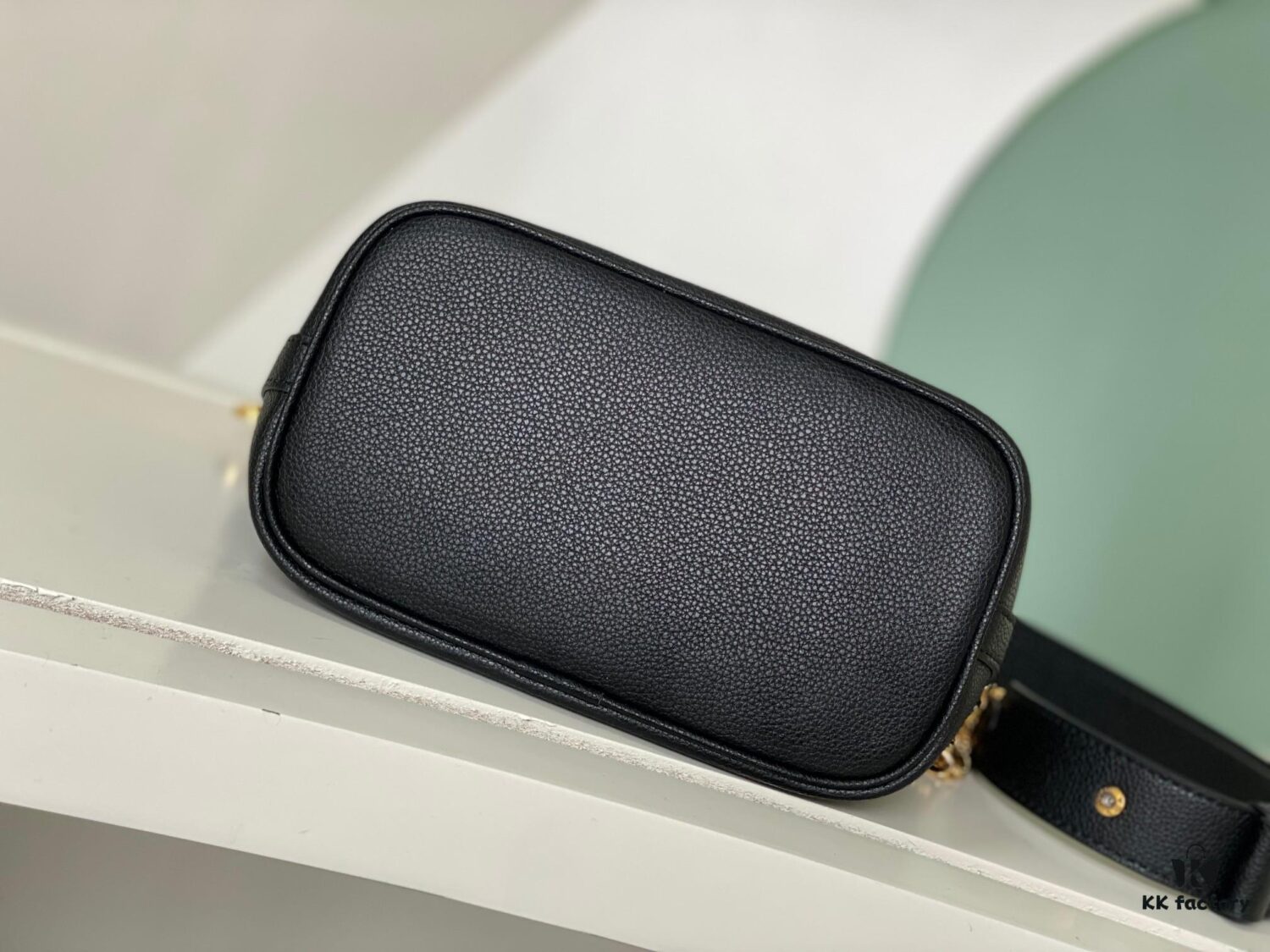 Lock and Walk Bucket Bag in Smooth Full-Grain Calfskin – M24006 Black, M24638 White, M24165 Brown