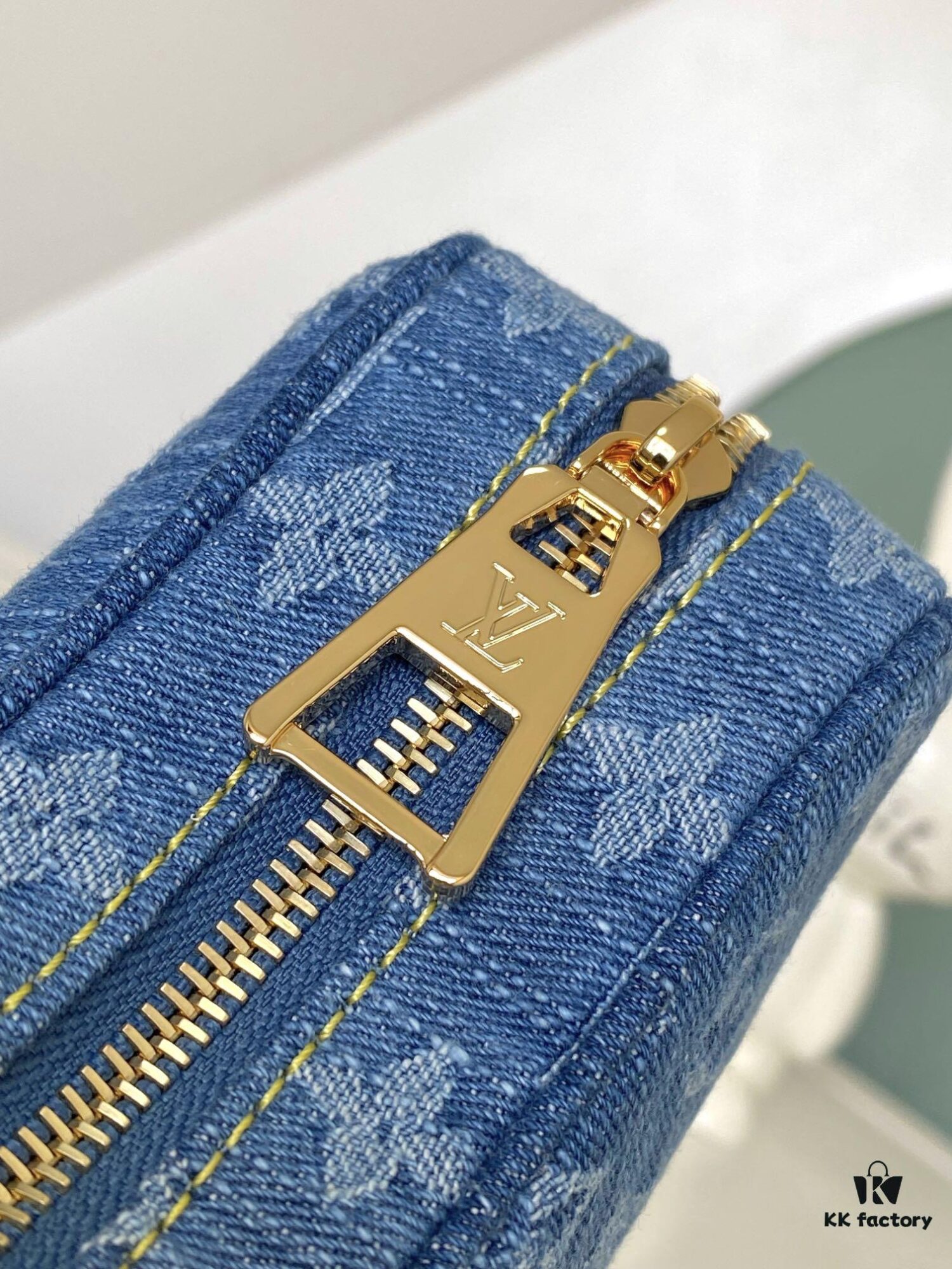 Exclusive Real Photo from Haiyuan Order - M46856 Denim Fabric Premium Quality M46828 Vintage LV Monogram 2024 New Arrival Cowhorn Strap Adjustable Pea Bag with Extra Pendant Mini Bag