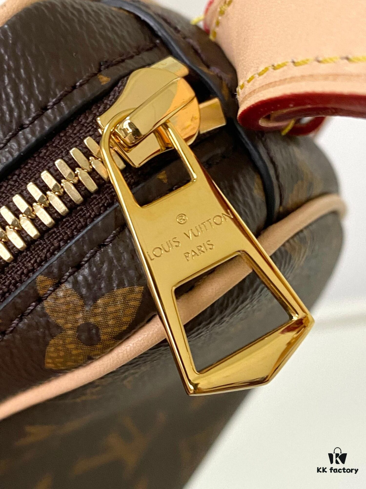 Exclusive Real Shot from Haiyuan: M46828 New Arrival LV 2024 Latest Monogram Horn Shoulder Strap Adjustable Pea Bag with Additional Pendant Pouch