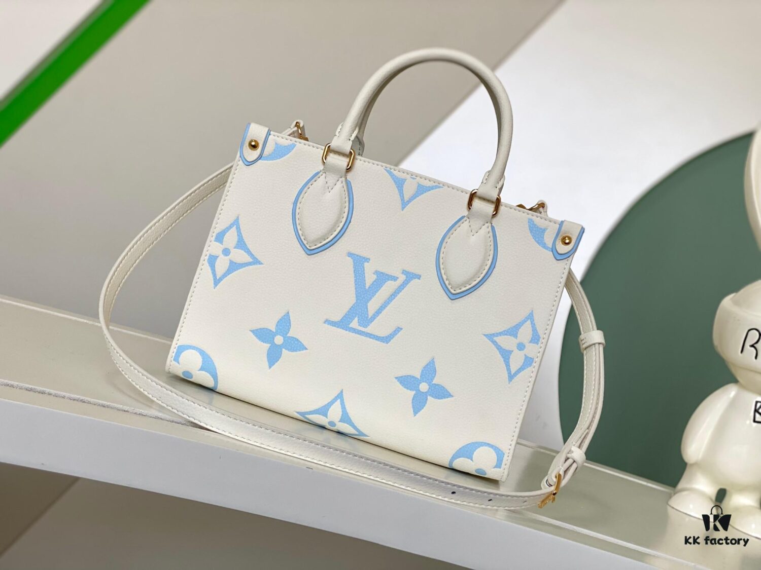 M46833 White, M45653 White Embossed, M46569 OnTheGo Small Handbag in Monogram Empreinte Leather