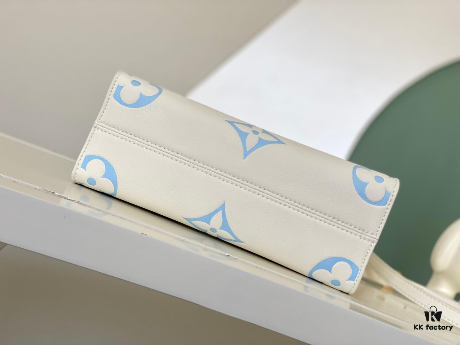 M46833 White, M45653 White Embossed, M46569 OnTheGo Small Handbag in Monogram Empreinte Leather