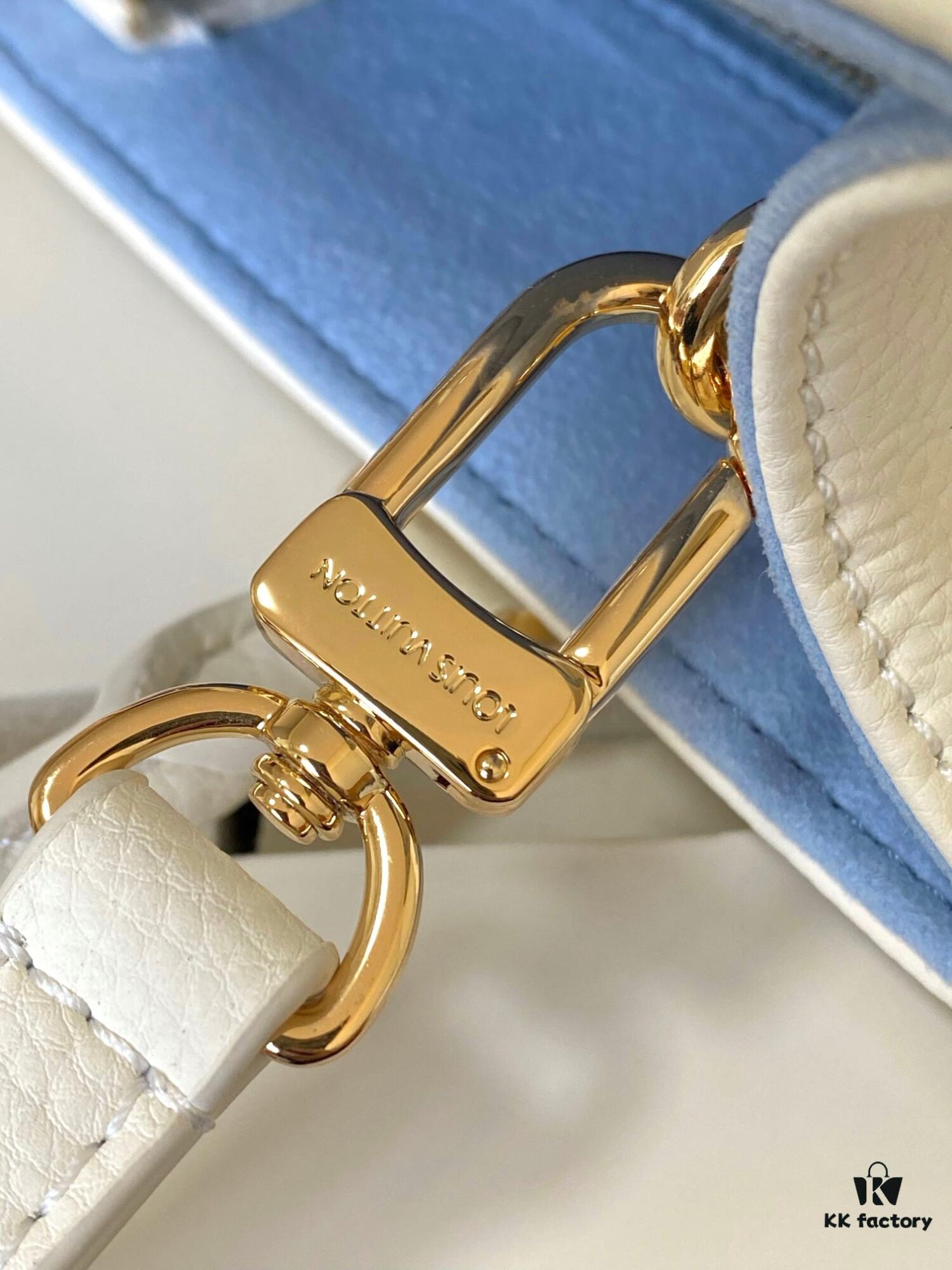 M46833 White, M45653 White Embossed, M46569 OnTheGo Small Handbag in Monogram Empreinte Leather