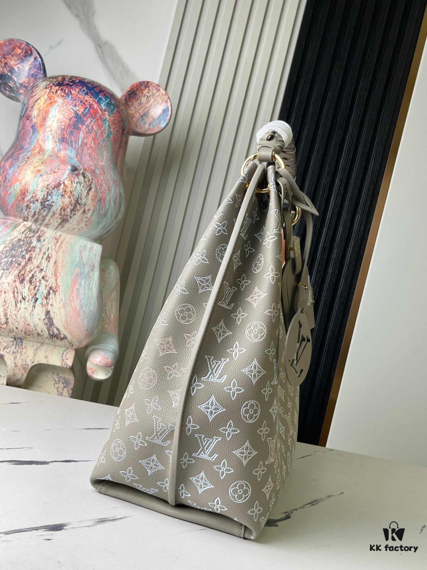 693088e96e68136f4d9a8a4e Top Quality Original Order Exclusive Real Shot M23396 M53188 M21299 Black and White Printed Handbag