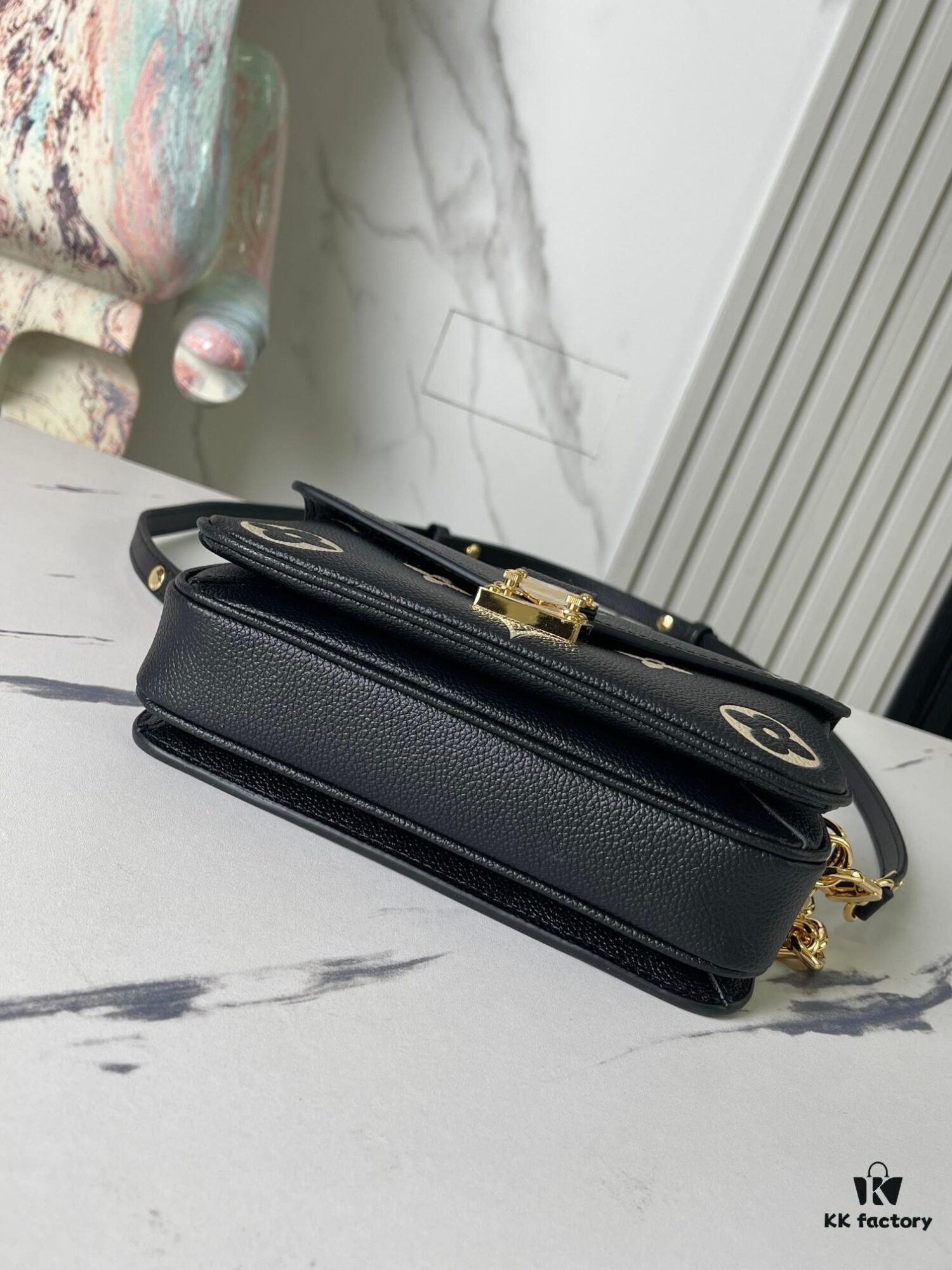 693088f26e68136f4d9a8a61 Top Quality Original Order Exclusive Real Shot M46596 Black Silkscreen Full Leather Messenger Bag Series Small East West Métis Handbag