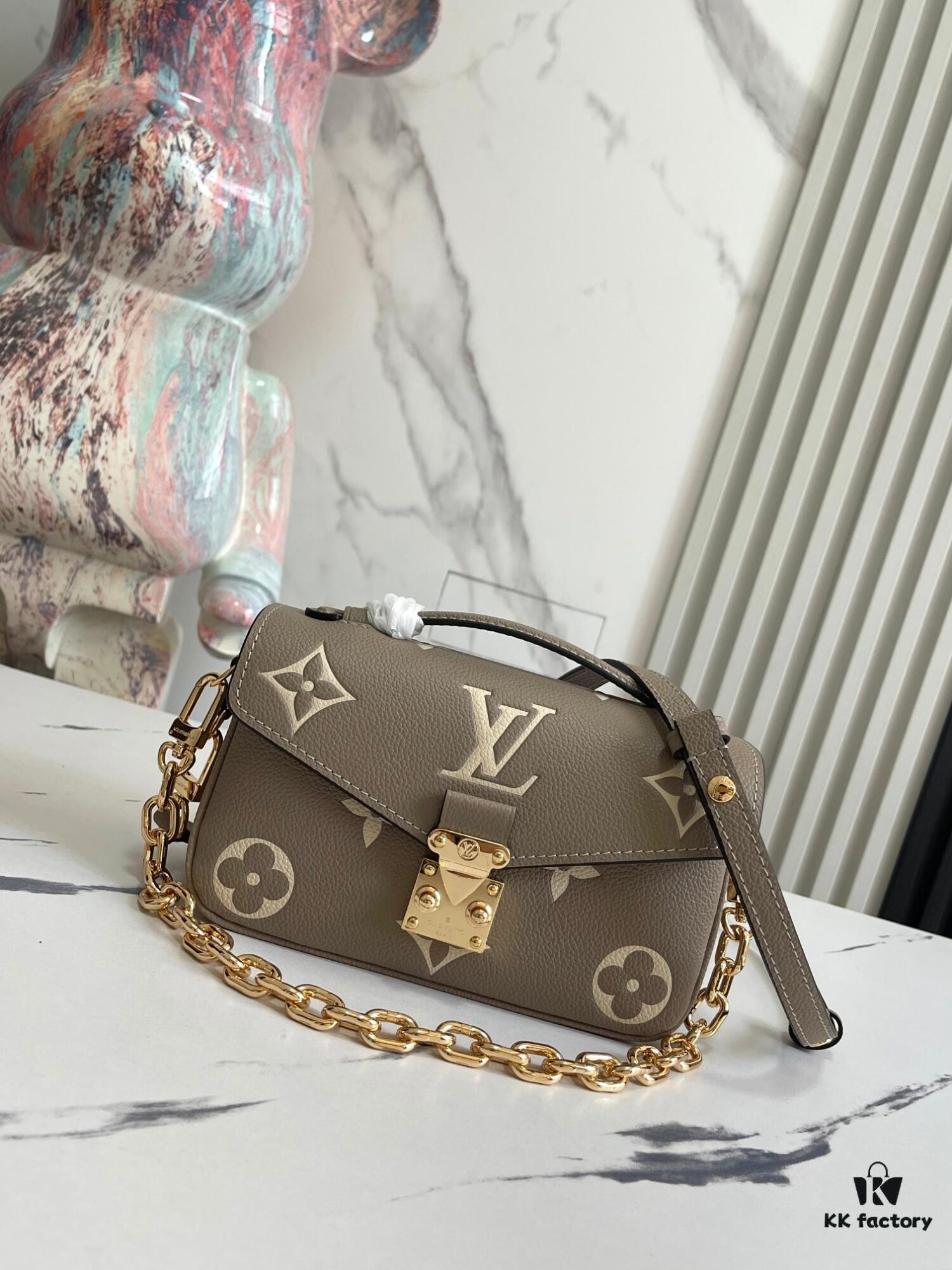 693088f66e68136f4d9a8a65 Top Quality Original Order Exclusive Real Shot M23081 Beige Screen Printed Full Leather Messenger Bag Series Small East West Métis Handbag