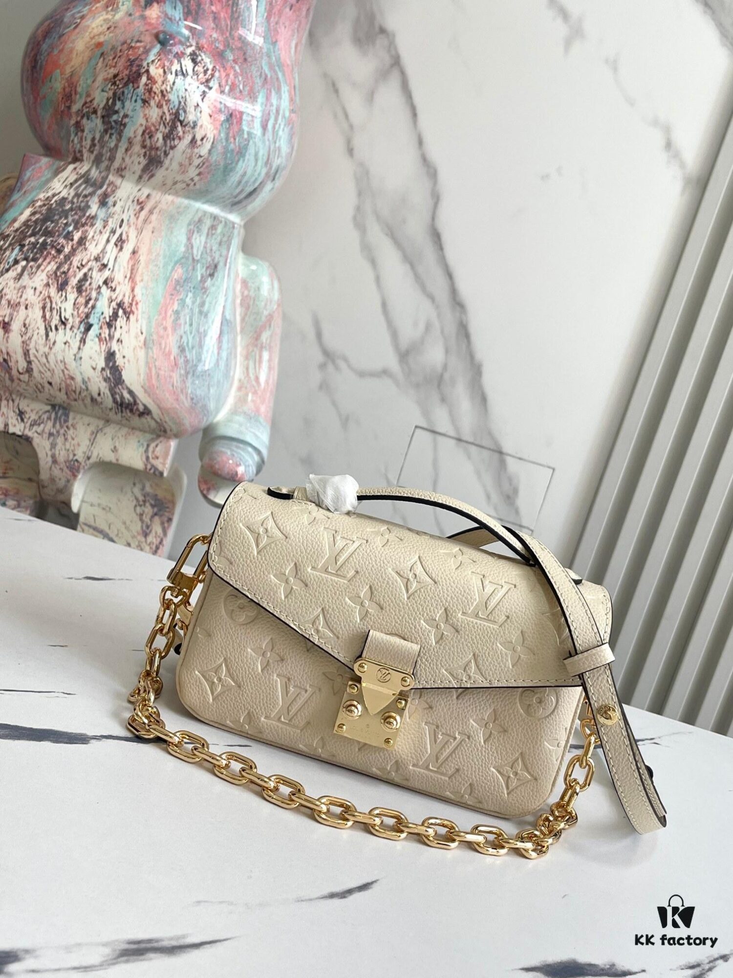 693089026e68136f4d9a8a79 Top Quality Original Order Exclusive Real Shot M22942 Beige Full Leather Messenger Bag Series Small East West Métis Handbag