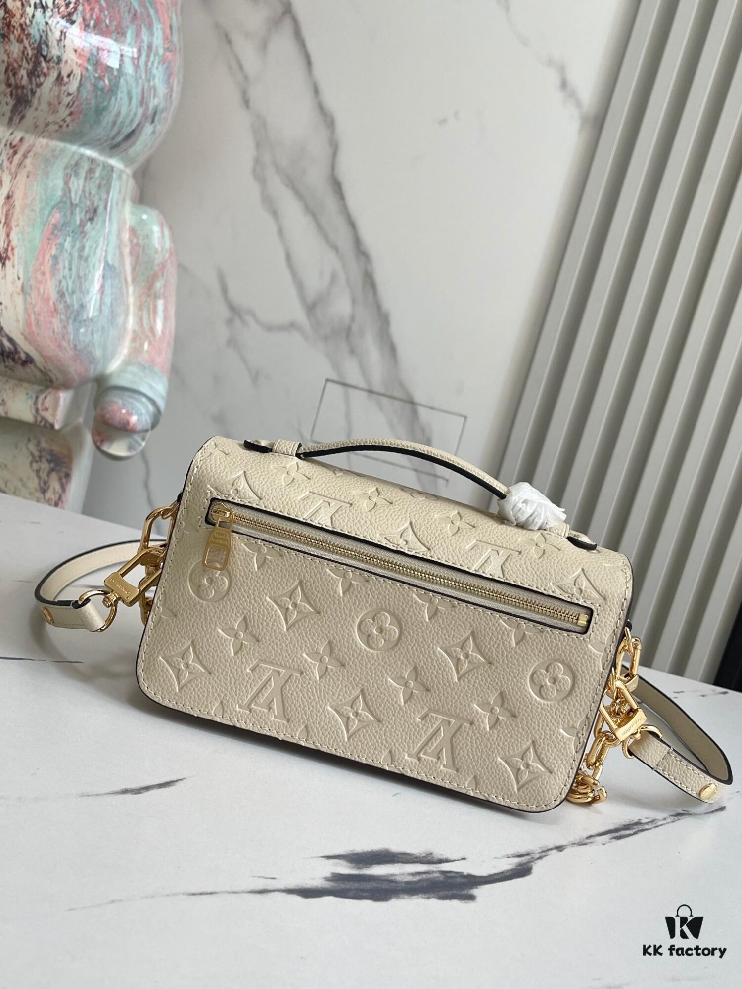 693089026e68136f4d9a8a7a Top Quality Original Order Exclusive Real Shot M22942 Beige Full Leather Messenger Bag Series Small East West Métis Handbag