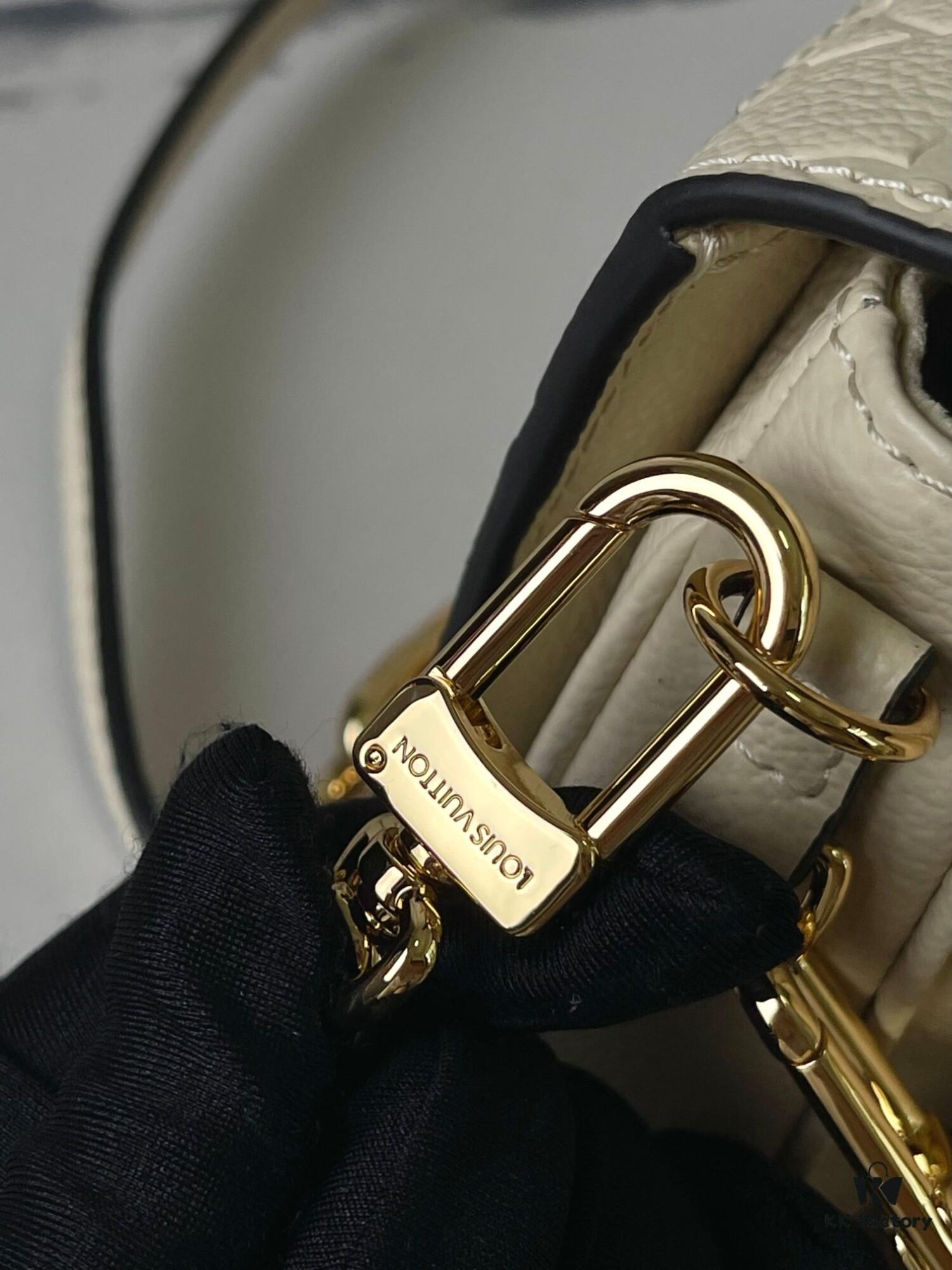 693089036e68136f4d9a8a7c Top Quality Original Order Exclusive Real Shot M22942 Beige Full Leather Messenger Bag Series Small East West Métis Handbag