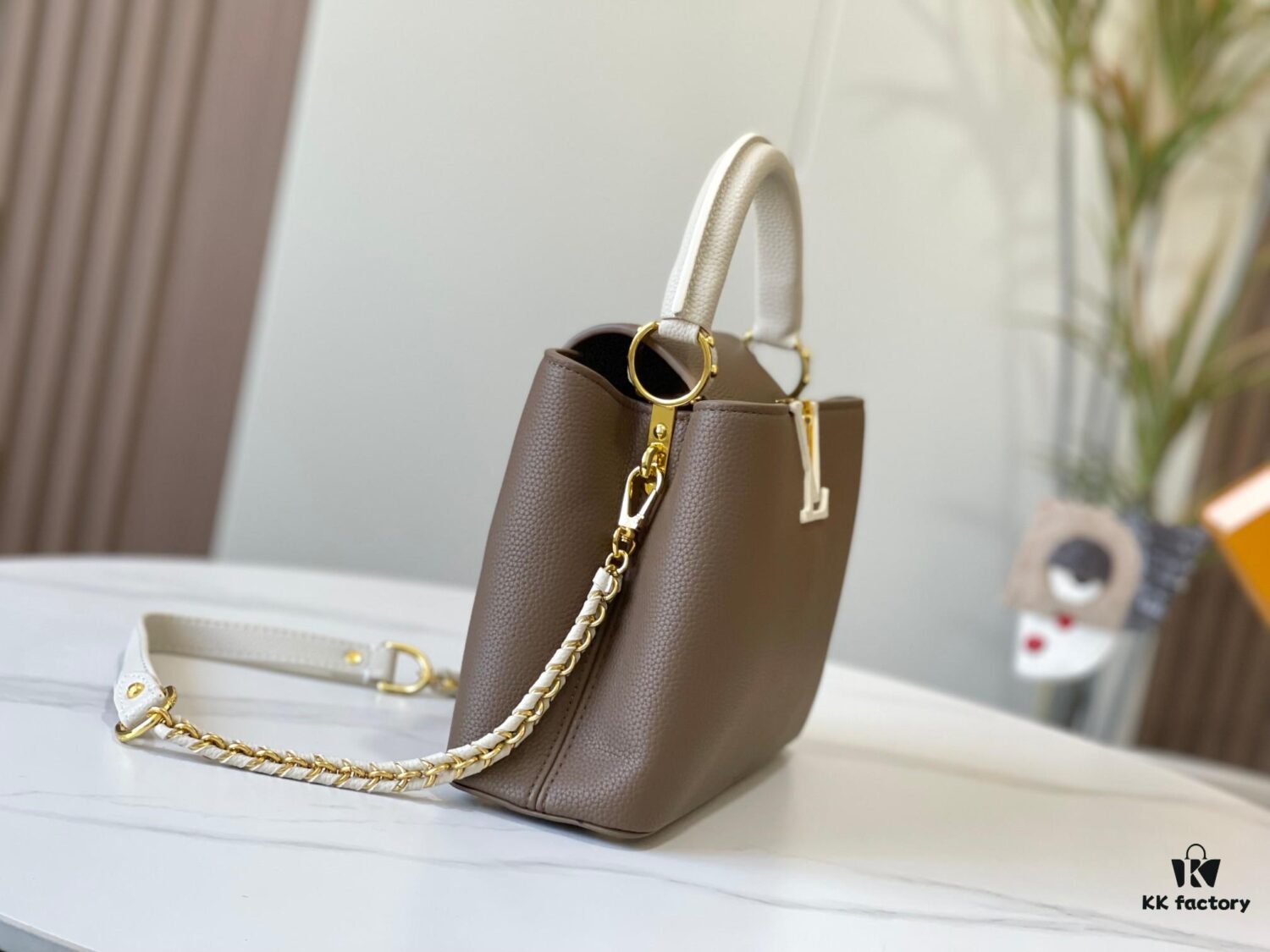 Exclusive On-Site Photo - Factory Outlet M59512 m59653 Capucines BB Handbag in Taurillon Leather