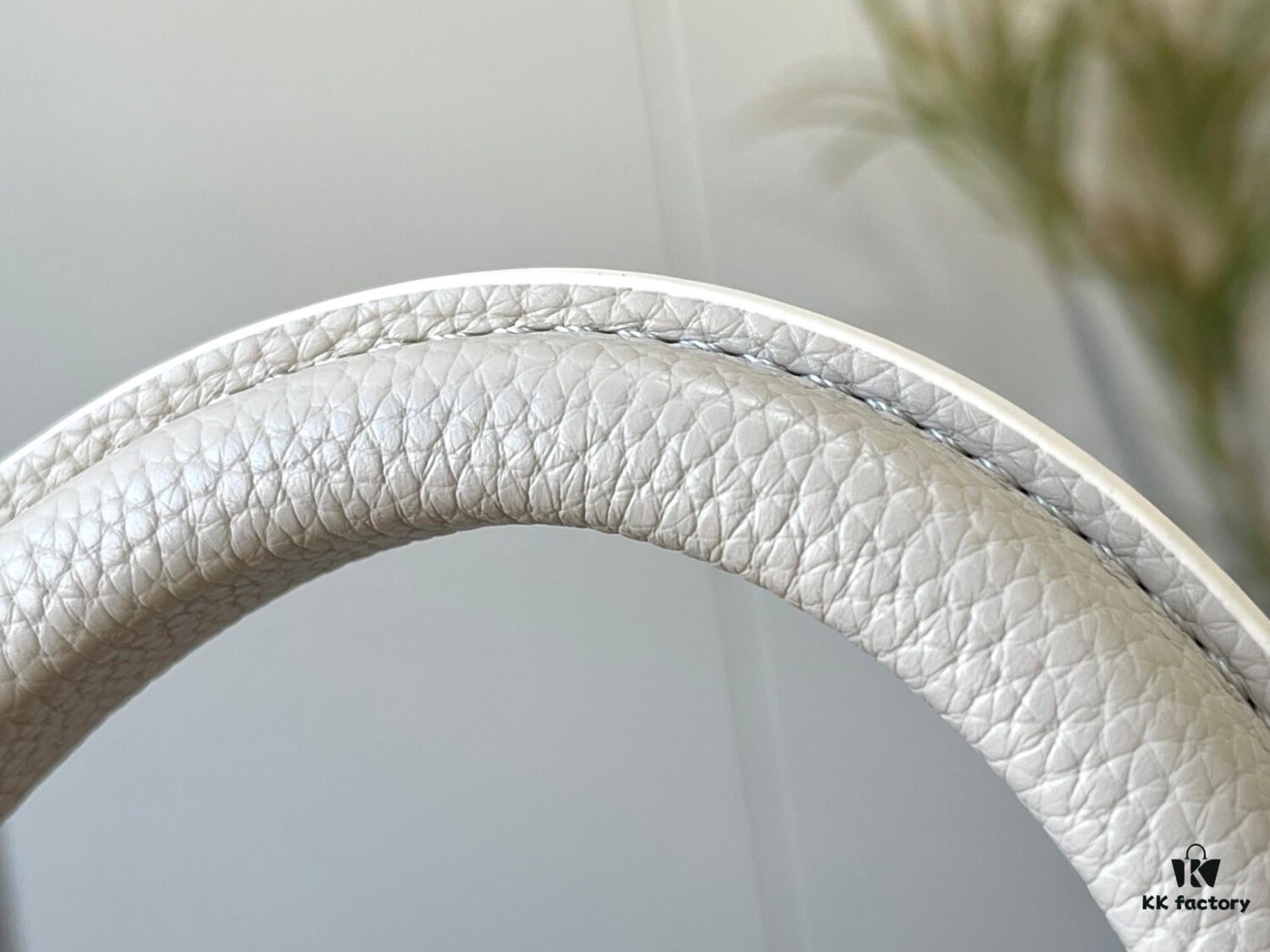 Exclusive On-Site Photo - Factory Outlet M59512 m59653 Capucines BB Handbag in Taurillon Leather