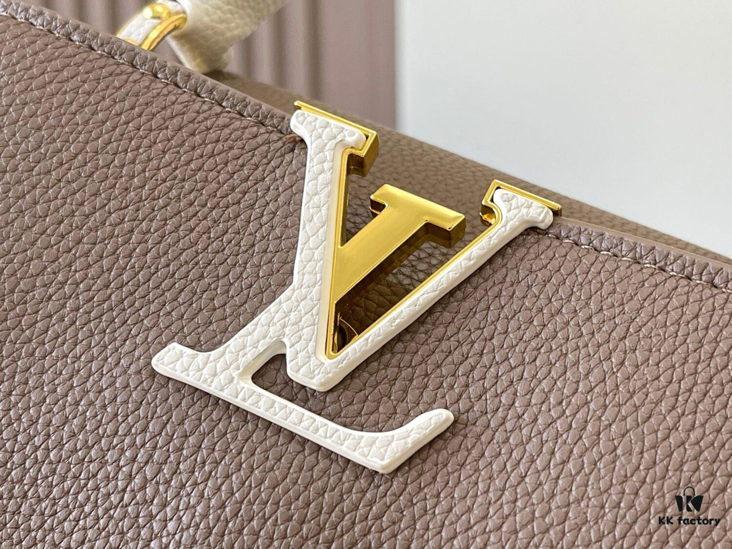 Exclusive On-Site Photo - Factory Outlet M59512 m59653 Capucines BB Handbag in Taurillon Leather