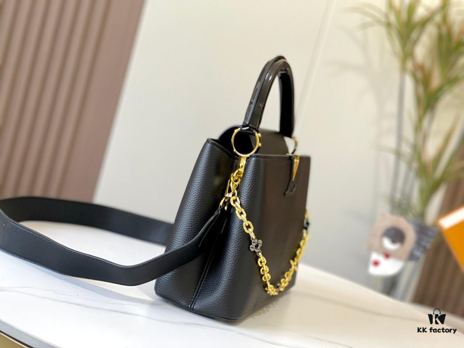 Upgraded Version M59209 Black Medium Capucines Handbag