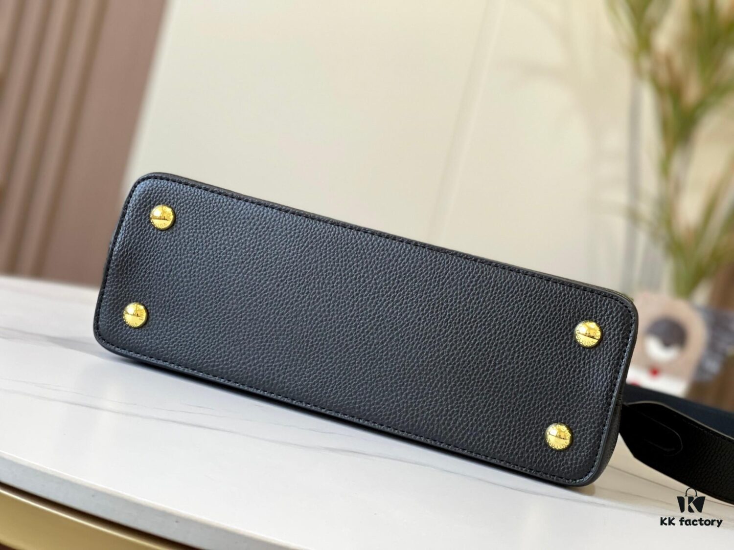 Upgraded Version M59209 Black Medium Capucines Handbag