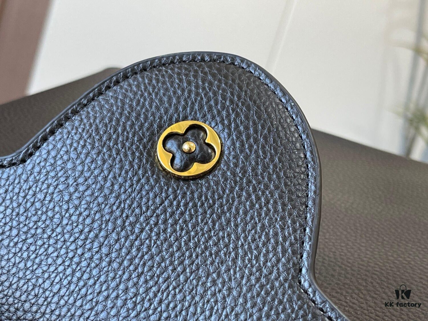 Upgraded Version M59209 Black Medium Capucines Handbag