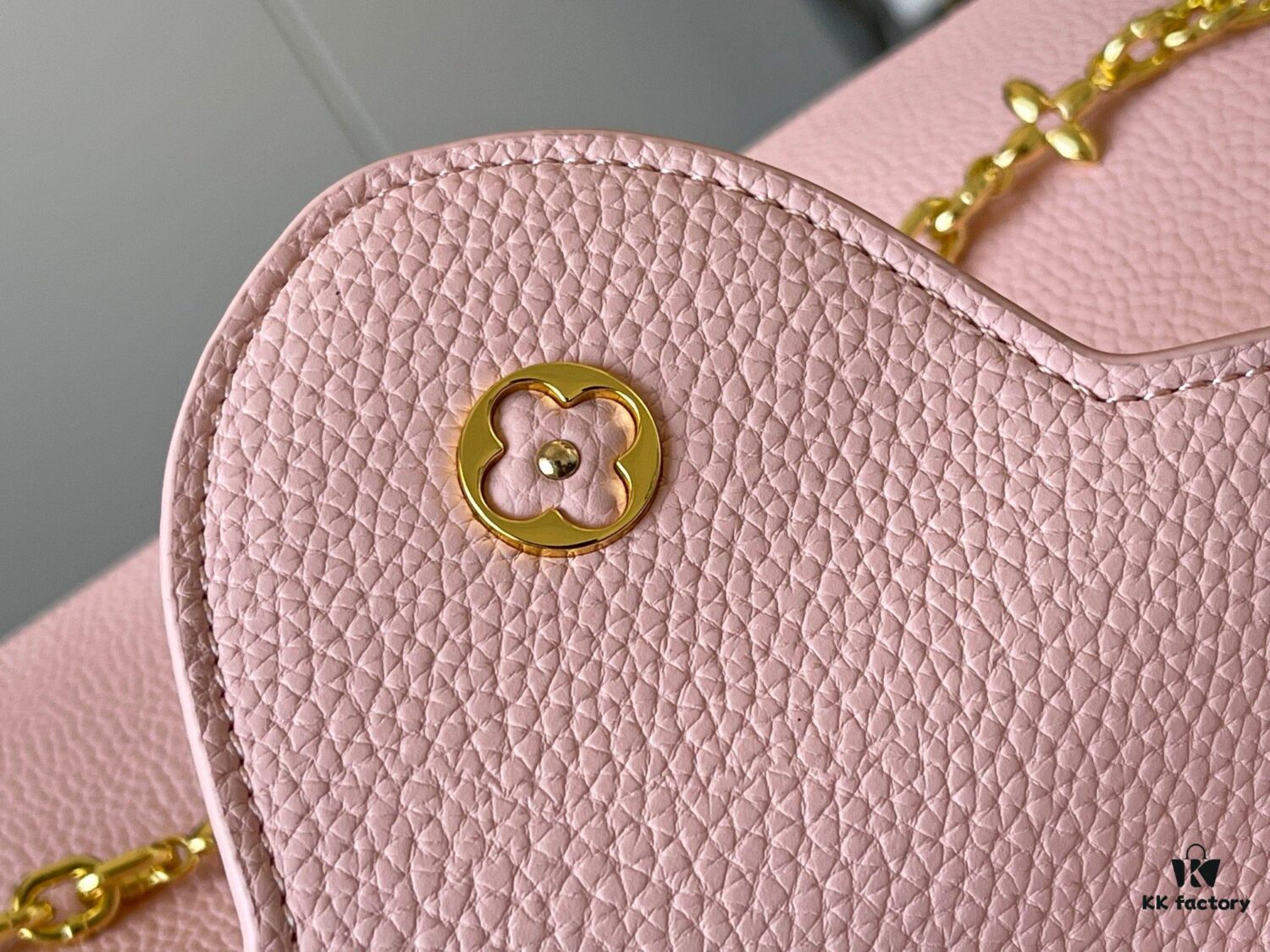 Upgraded M59209 Pink Capucines Medium Handbag