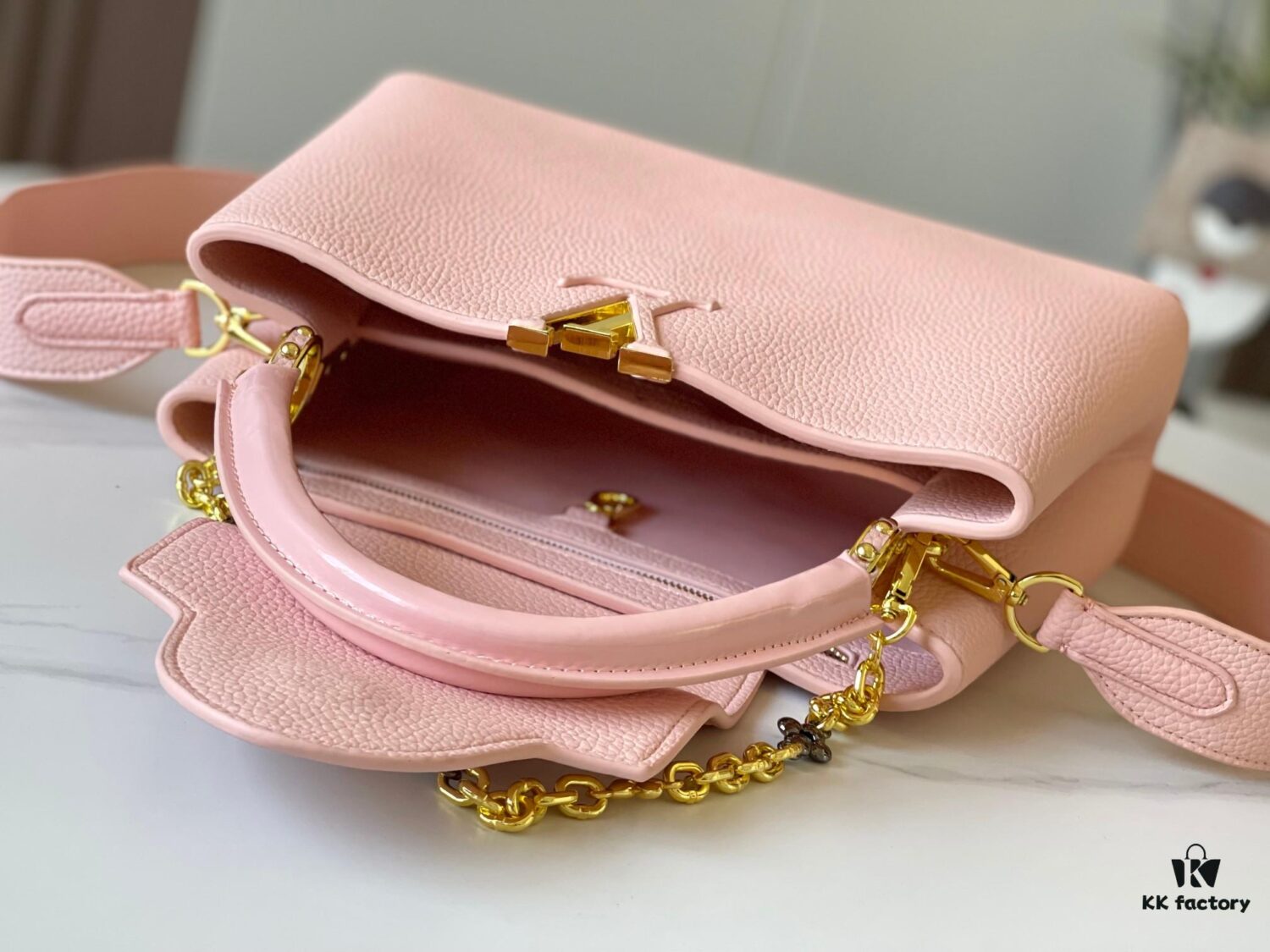 Upgraded M59209 Pink Capucines Medium Handbag