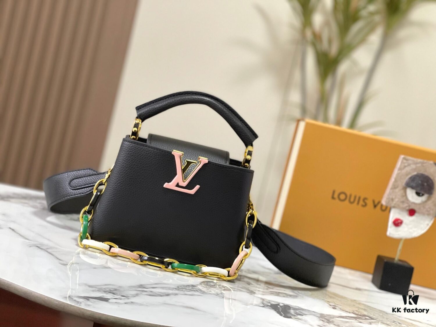 Upgraded M21798 Black Gold-Tone Clasp