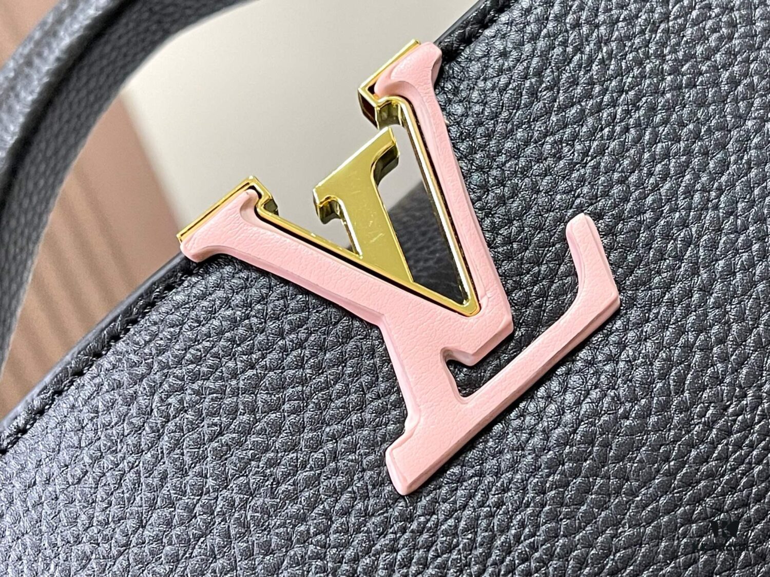 Upgraded M21798 Black Gold-Tone Clasp