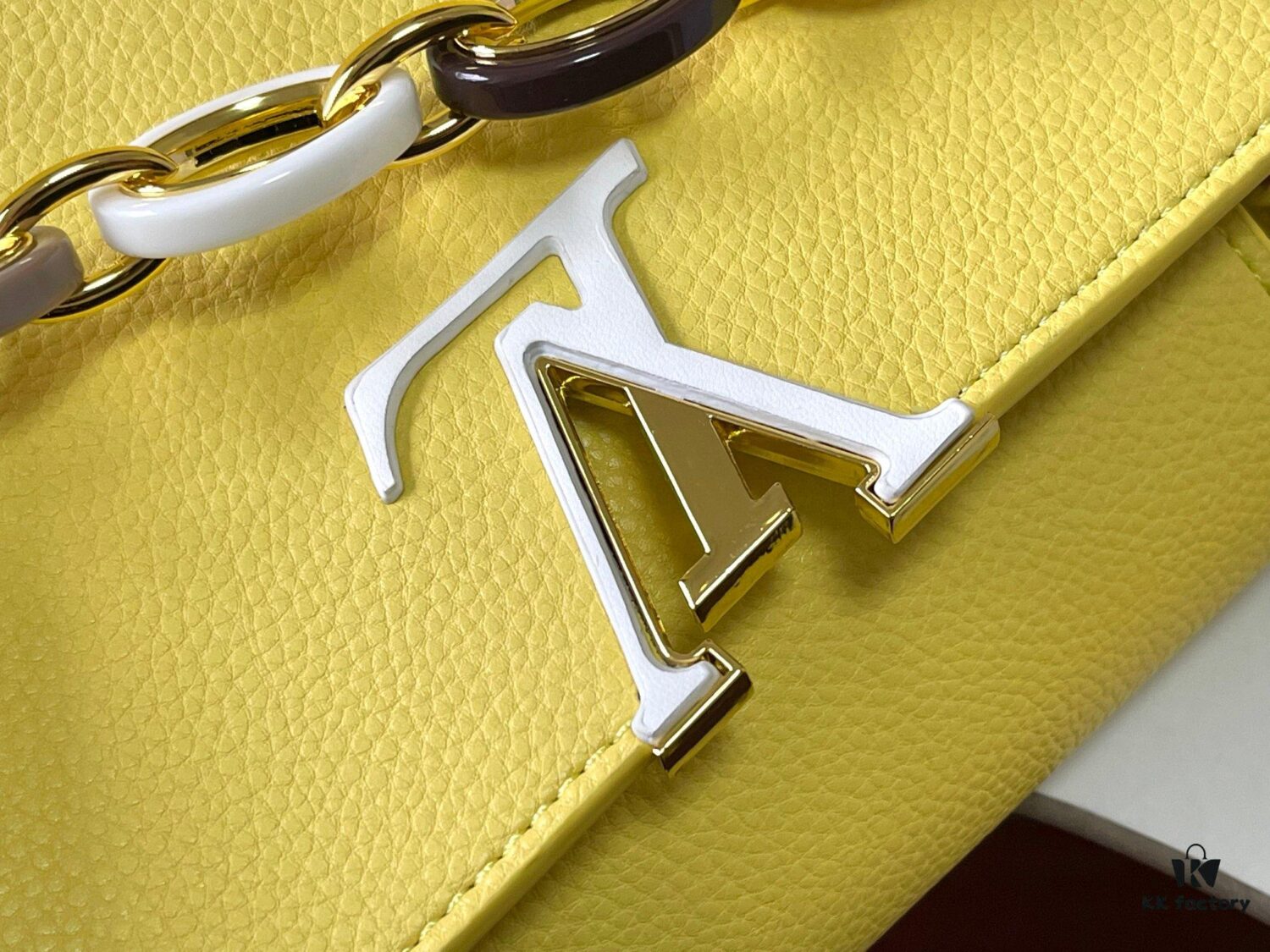 Upgraded M21652 Chick Golden Clasp