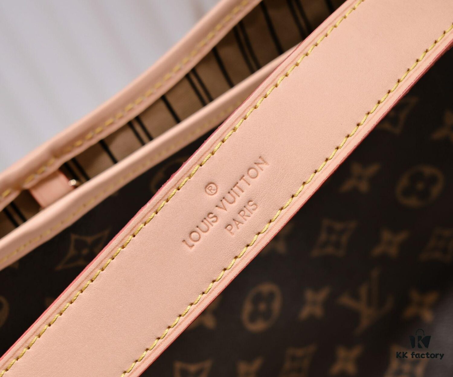 Wholesale Price, New Spring-Summer Arrival: The Stylish and Elegant Calvi Tote in Damier Azur Canvas Combines Office Elegance with Beachside Leisure