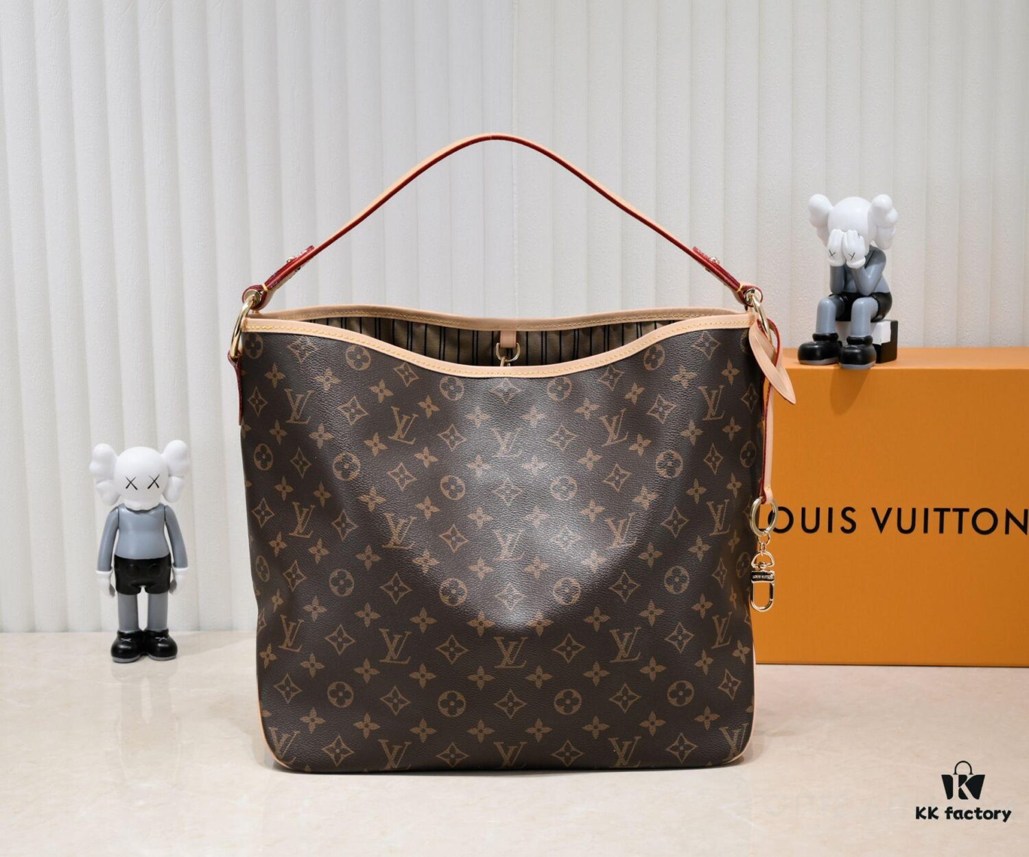 Wholesale Price, New Spring-Summer Arrival: The Stylish and Elegant Calvi Tote in Damier Azur Canvas Combines Office Elegance with Beachside Leisure