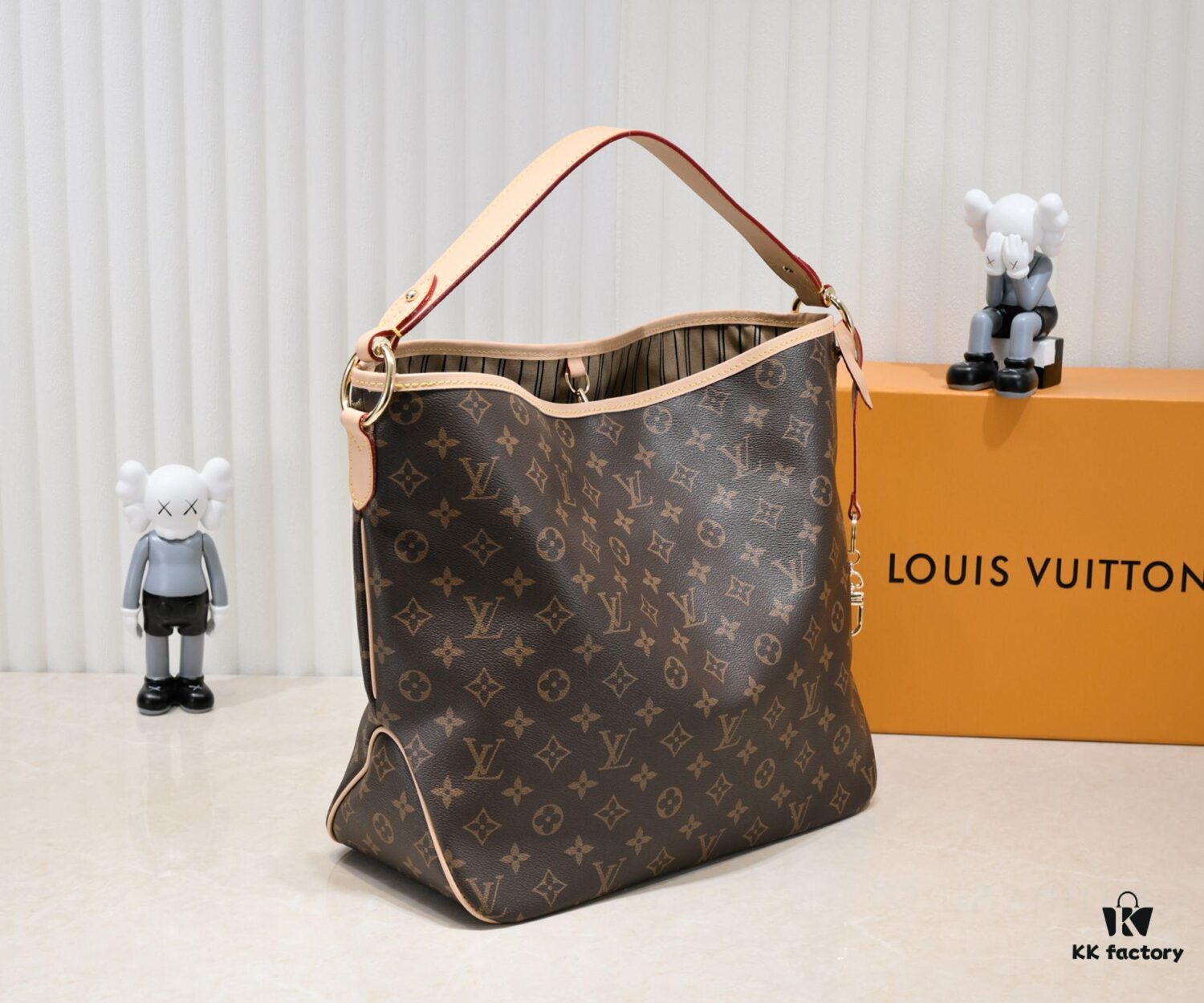 Wholesale Price, New Spring-Summer Arrival: The Stylish and Elegant Calvi Tote in Damier Azur Canvas Combines Office Elegance with Beachside Leisure