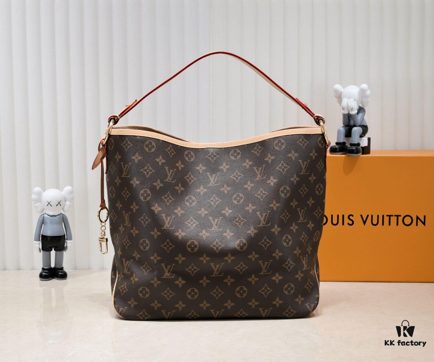 Wholesale Price, New Spring-Summer Arrival: The Stylish and Elegant Calvi Tote in Damier Azur Canvas Combines Office Elegance with Beachside Leisure