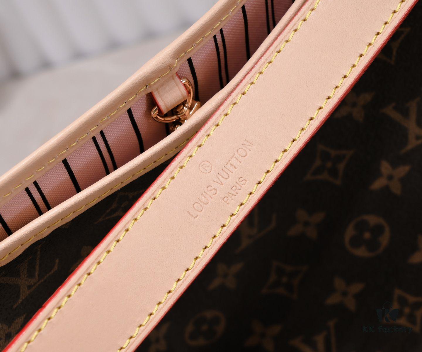 Wholesale Price, New Spring-Summer Arrival: The Stylish and Elegant Damier Azur Canvas Calvi Tote – Perfect for Office Days and Beach Weekends