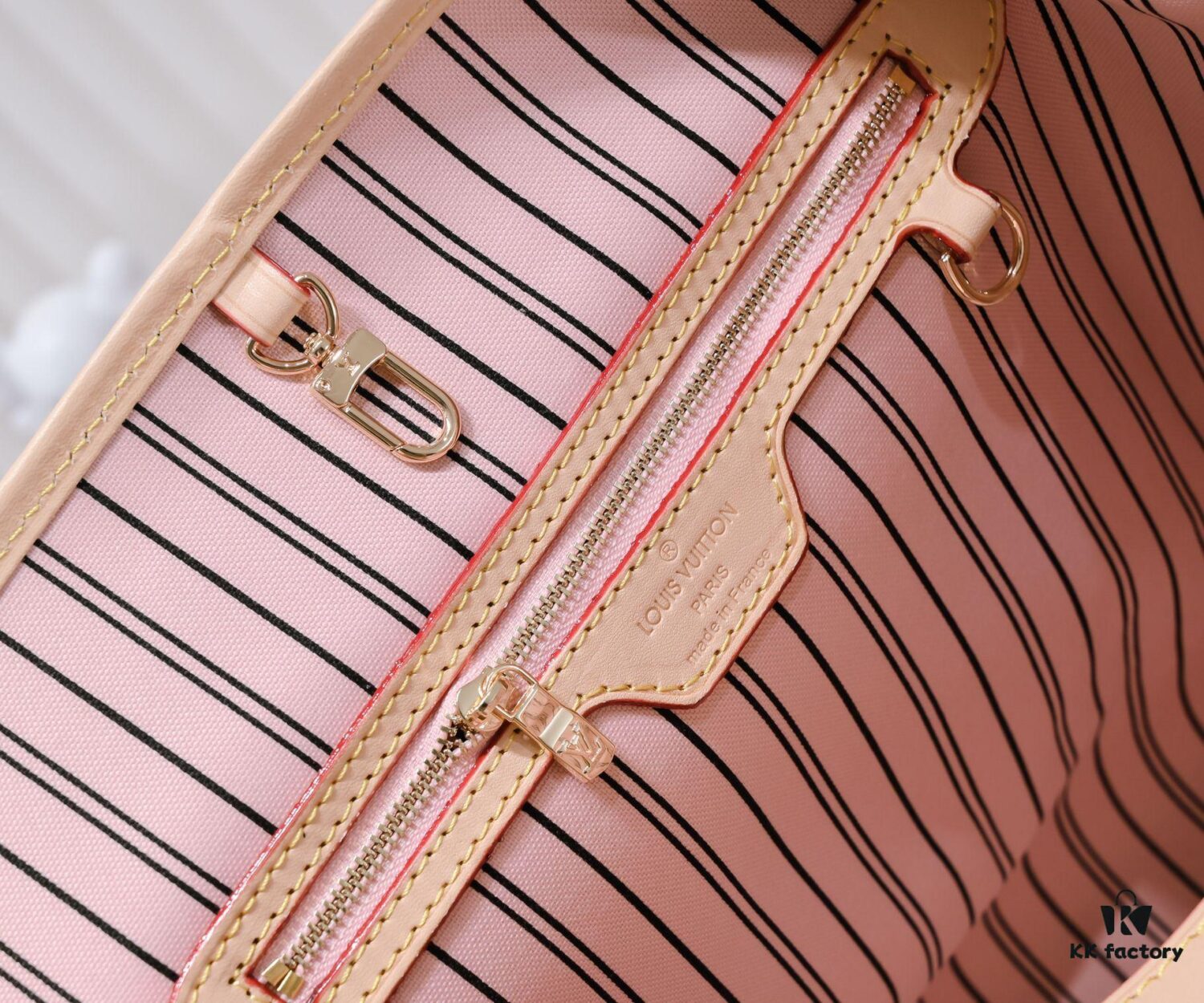 Wholesale Price, New Spring-Summer Arrival: The Stylish and Elegant Damier Azur Canvas Calvi Tote – Perfect for Office Days and Beach Weekends