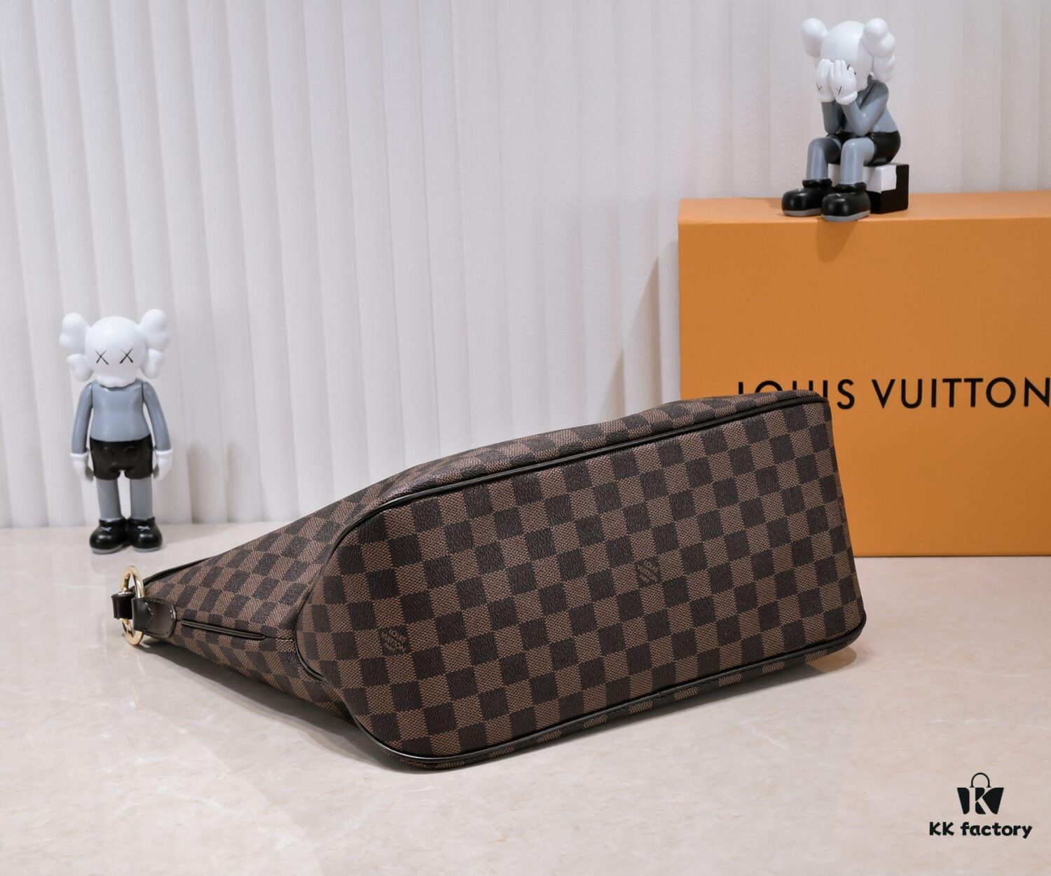 Wholesale Price Summer New Arrival, Stylish and Elegant Damier Azur Canvas Calvi Tote Bag in Vibrant Pomegranate Red, Perfect for Office and Beach Getaways