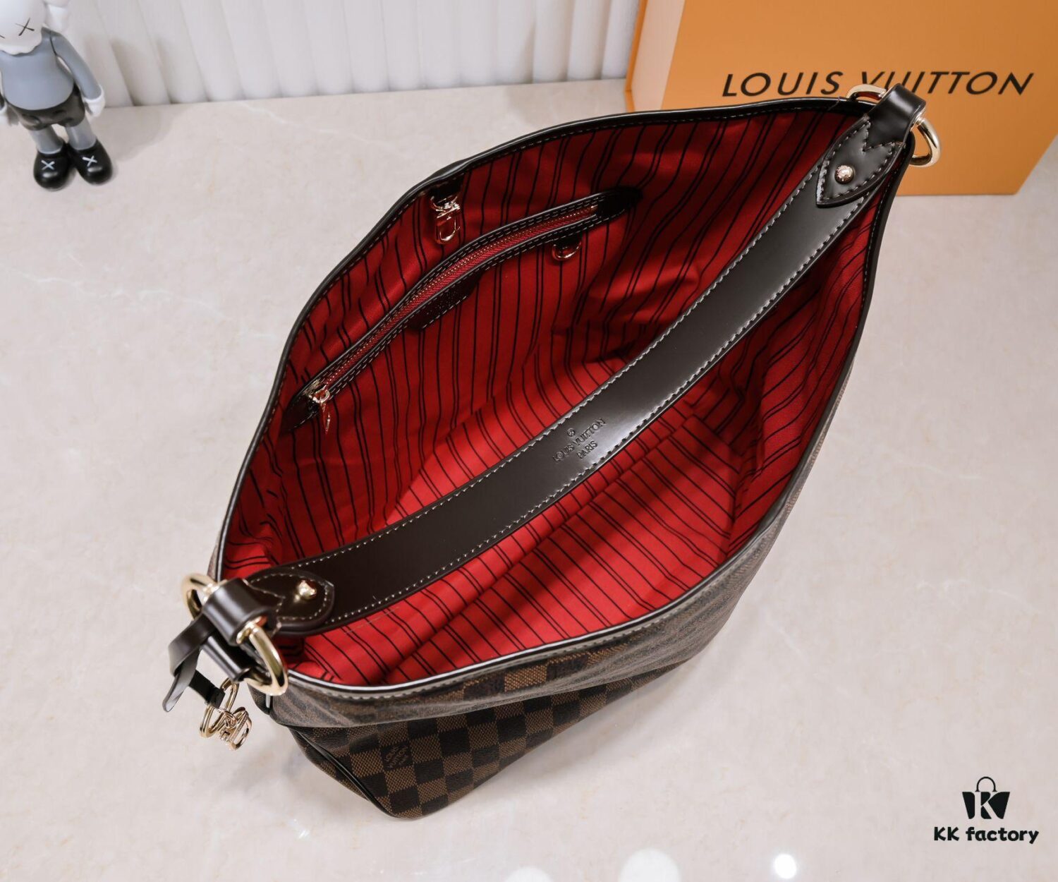 Wholesale Price, New Spring-Summer Style: The Stylish and Charming Damier Azur Canvas Calvi Tote – Perfect for Office Days and Beach Weekends