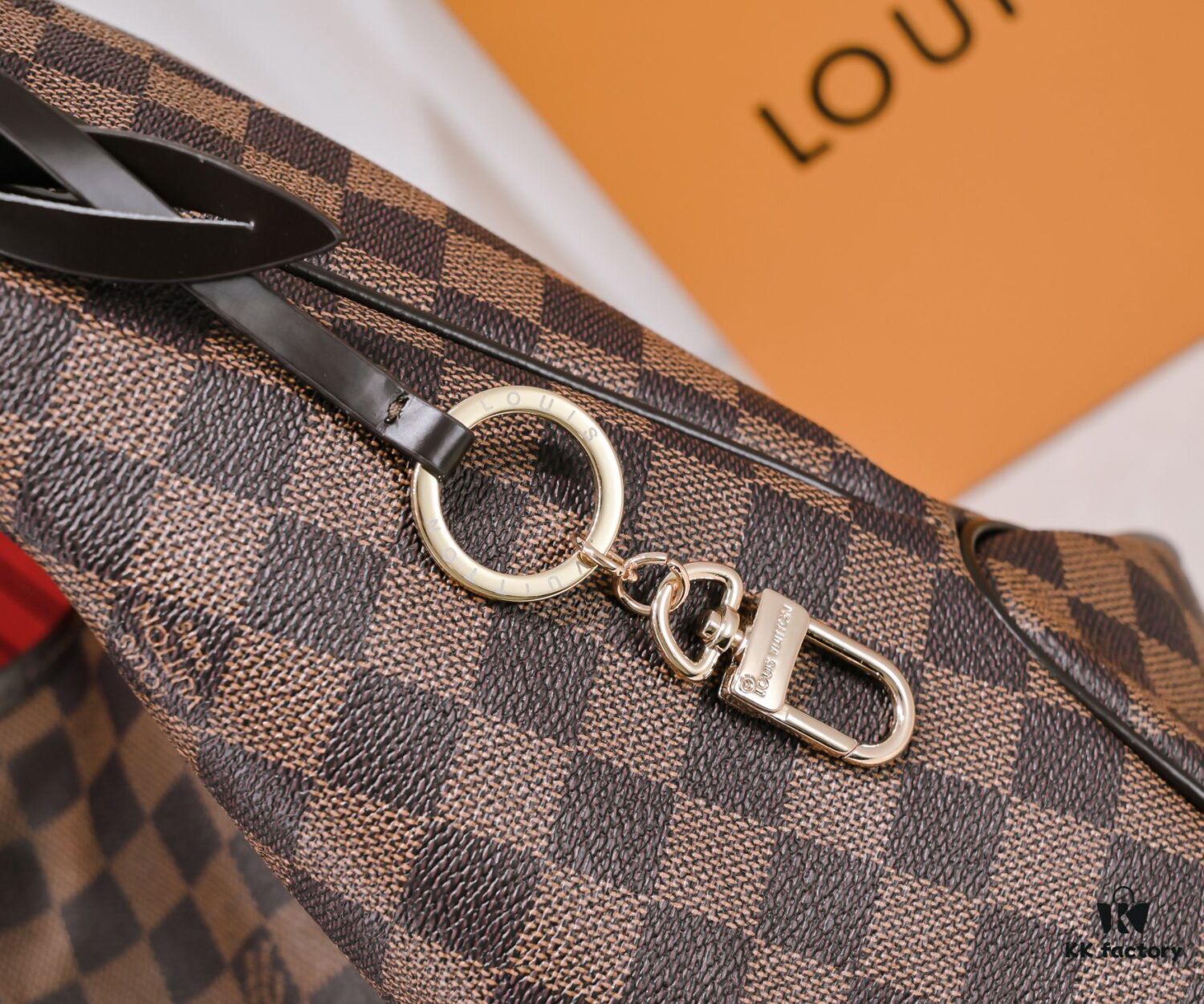 Wholesale Price, New Spring-Summer Style: The Stylish and Charming Damier Azur Canvas Calvi Tote – Perfect for Office Days and Beach Weekends