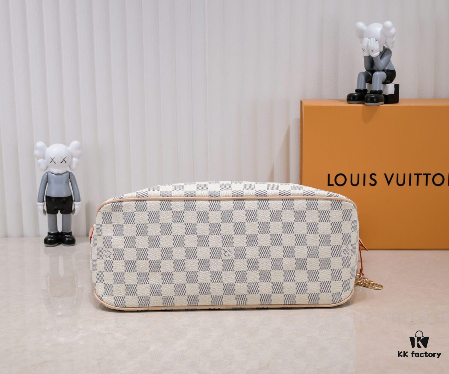 Wholesale Price Summer New Arrival, Stylish and Elegant Damier Azur Canvas Calvi Bag in Pomegranate Red, Perfect for Office and Beach Weekend Getaways