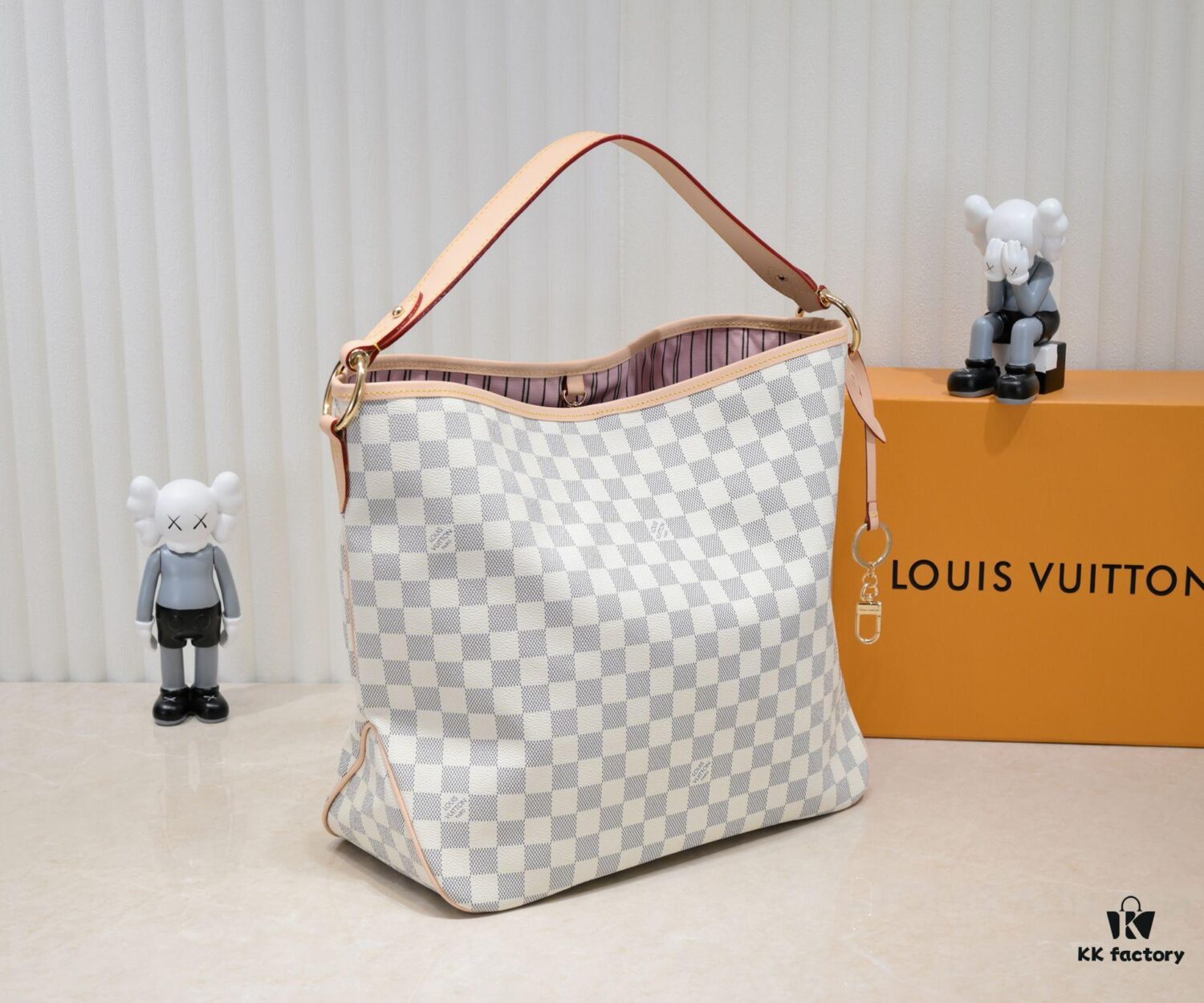 Wholesale Price Summer New Arrival: Stylish Damier Azur Canvas Calvi Tote Bag in Pomegranate Red