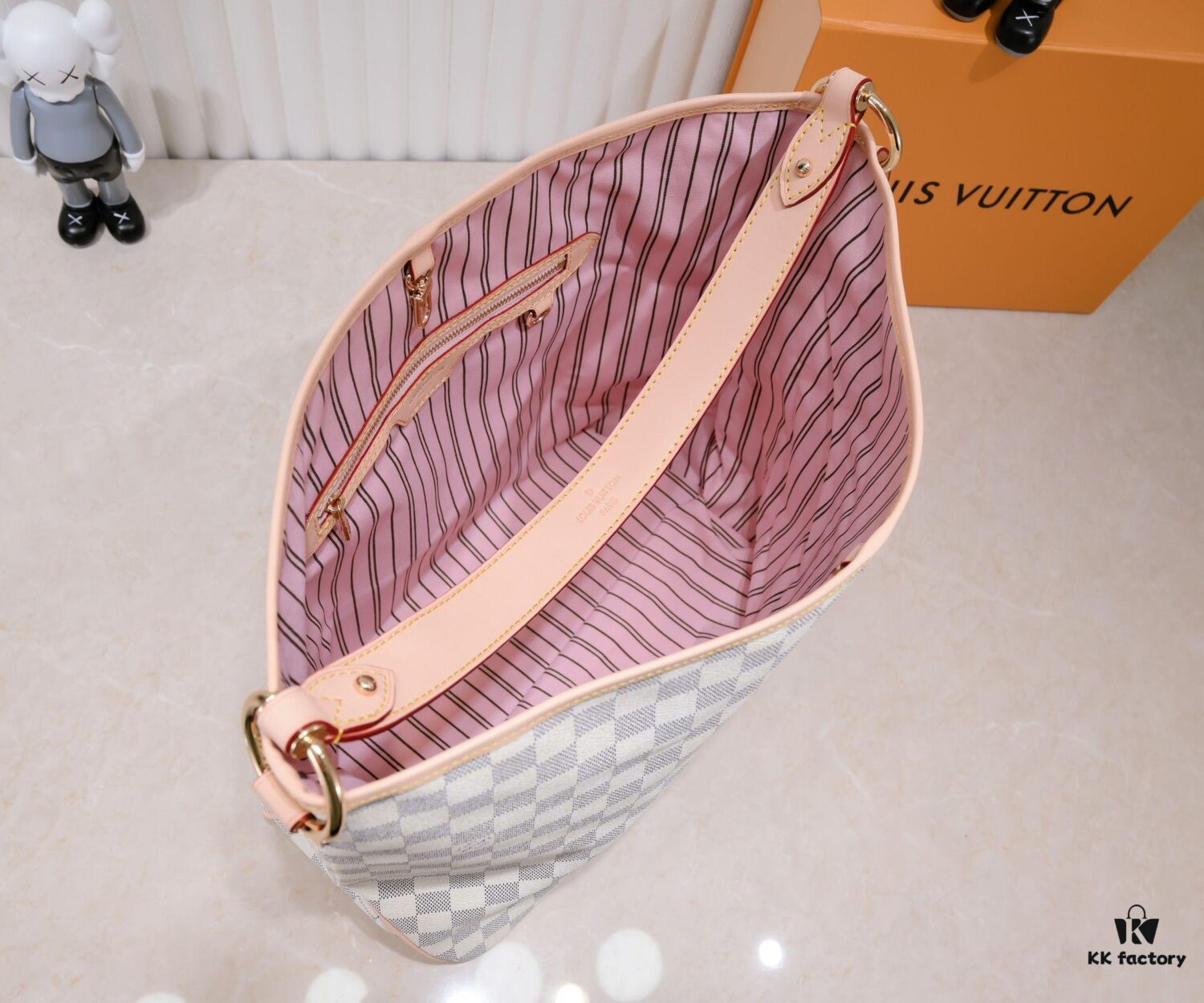 Wholesale Price Summer New Arrival: Stylish Damier Azur Canvas Calvi Tote Bag in Pomegranate Red