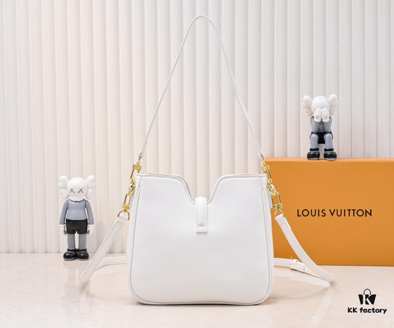 Louis Vuitton New Arrival Minimalist Elegant Hobo Bag Design 120693 119563