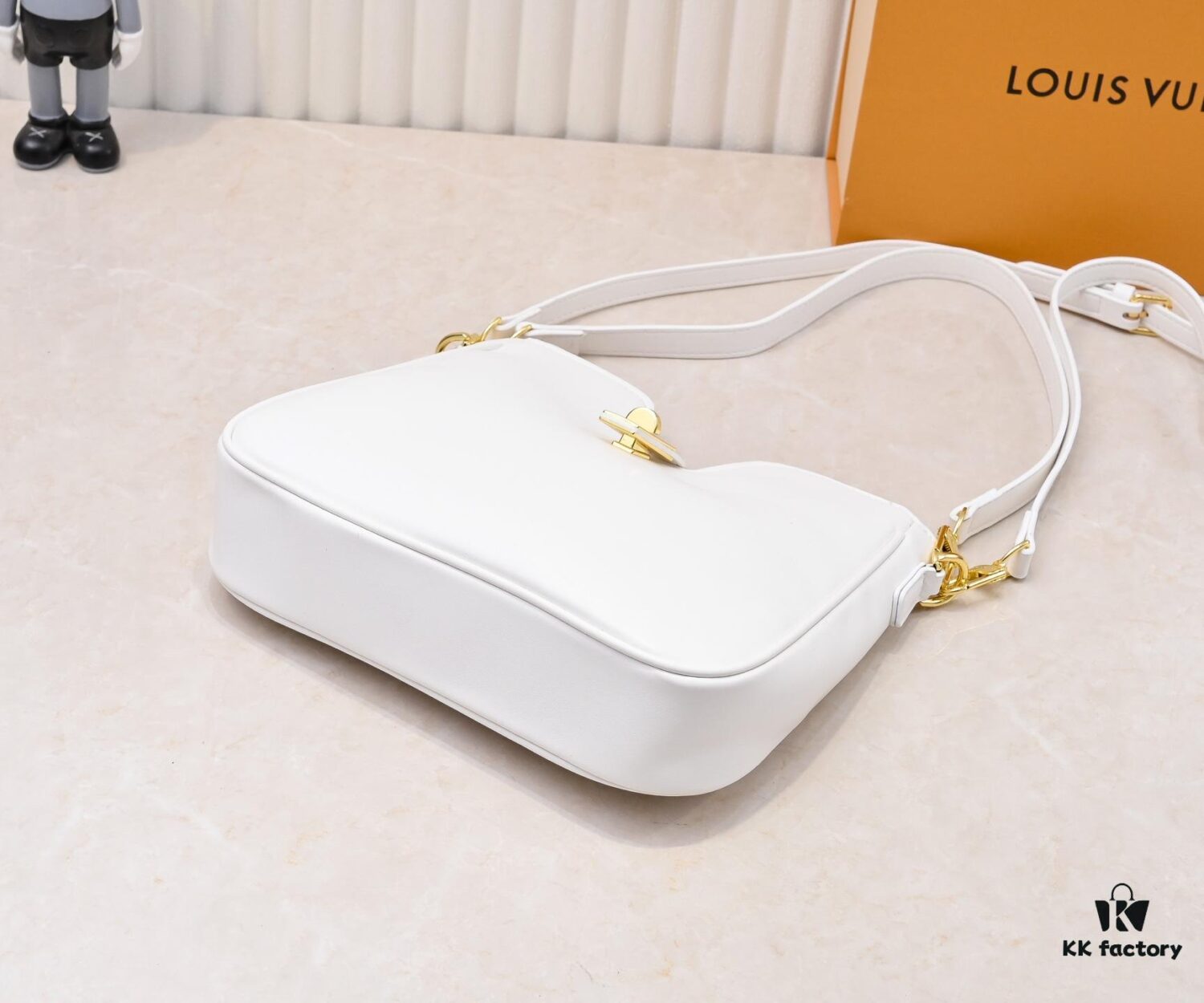Louis Vuitton New Arrival Minimalist Elegant Hobo Bag Design 120693 119563