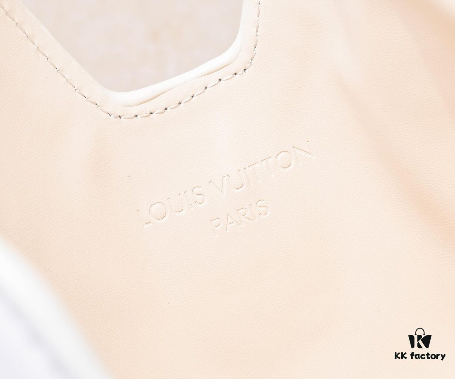 Louis Vuitton New Arrival Minimalist Elegant Hobo Bag Design 120693 119563