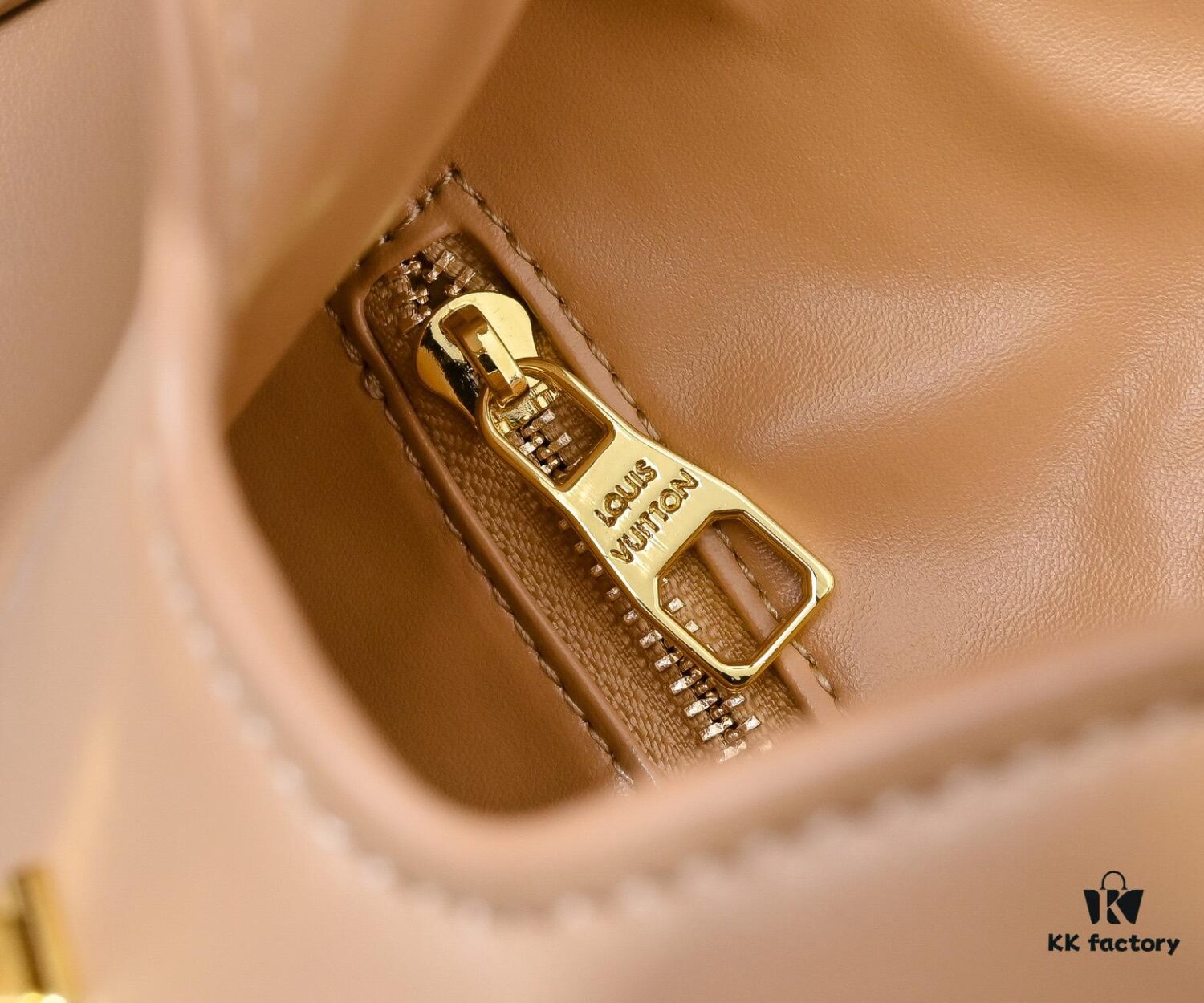 Louis Vuitton New Arrival Minimalist Elegant Design Hobo Bag Style No. 120693 119563