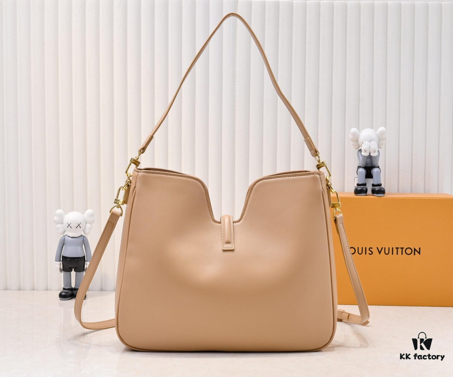 Louis Vuitton New Arrival Quietly Returns to Minimalist Elegance, Style No. 120693 119563