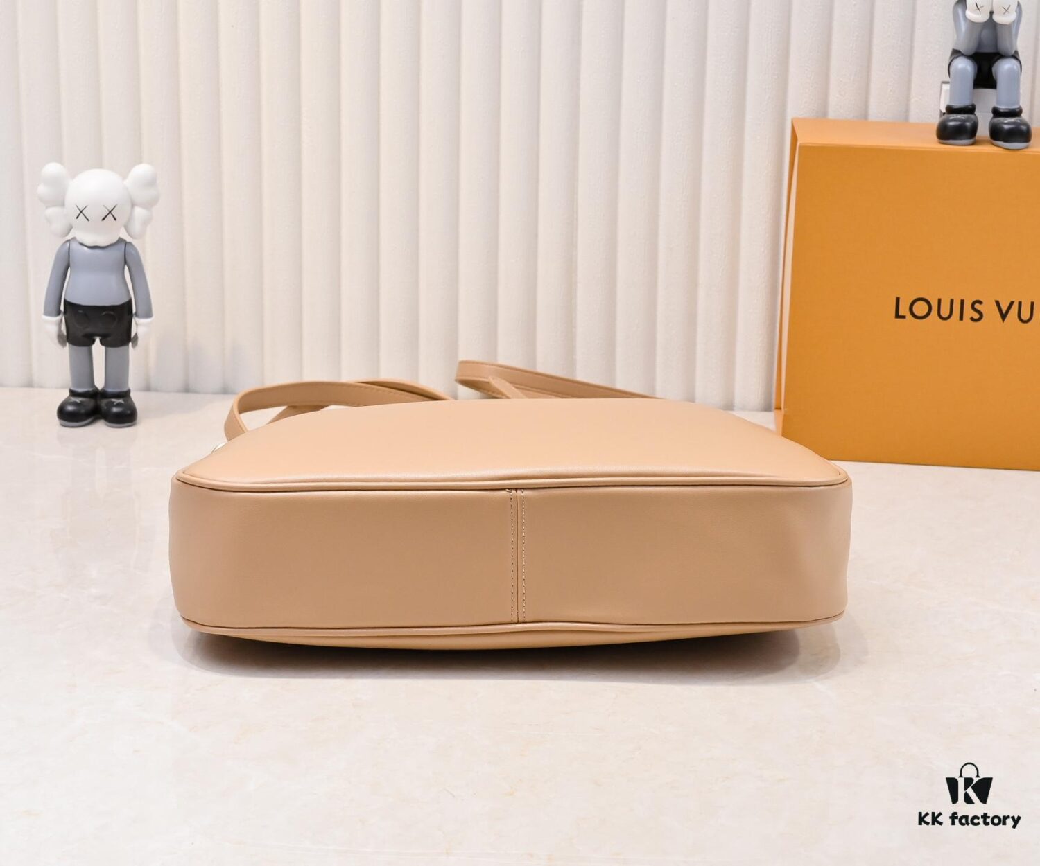Louis Vuitton New Arrival Quietly Returns to Minimalist Elegance, Style No. 120693 119563